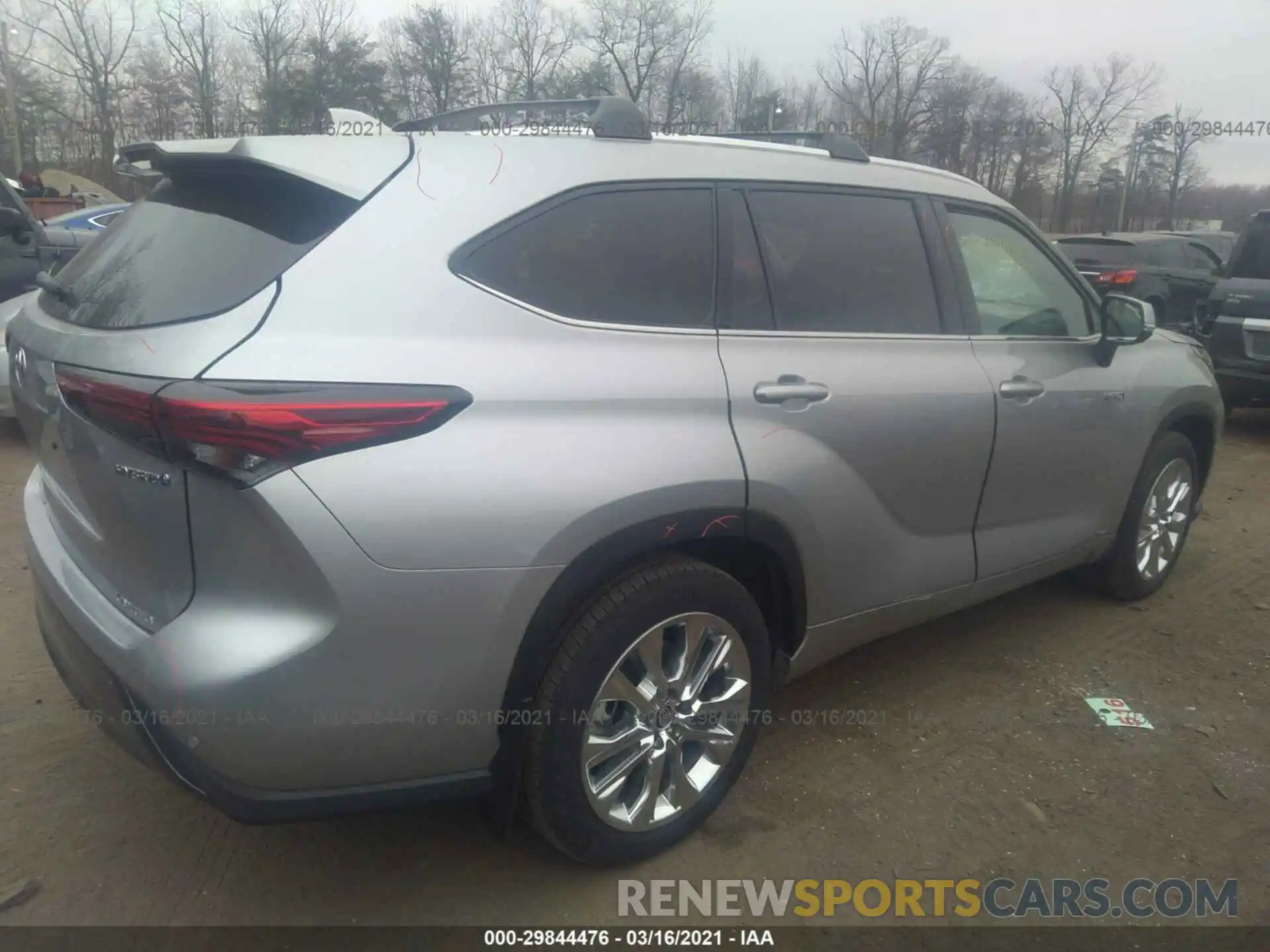 4 Photograph of a damaged car 5TDDBRCH5LS013099 TOYOTA HIGHLANDER 2020