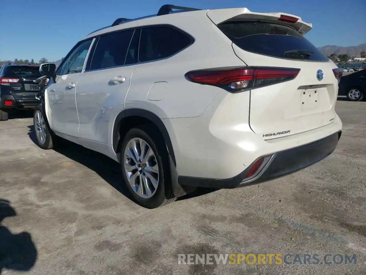 3 Photograph of a damaged car 5TDDBRCH6LS004671 TOYOTA HIGHLANDER 2020