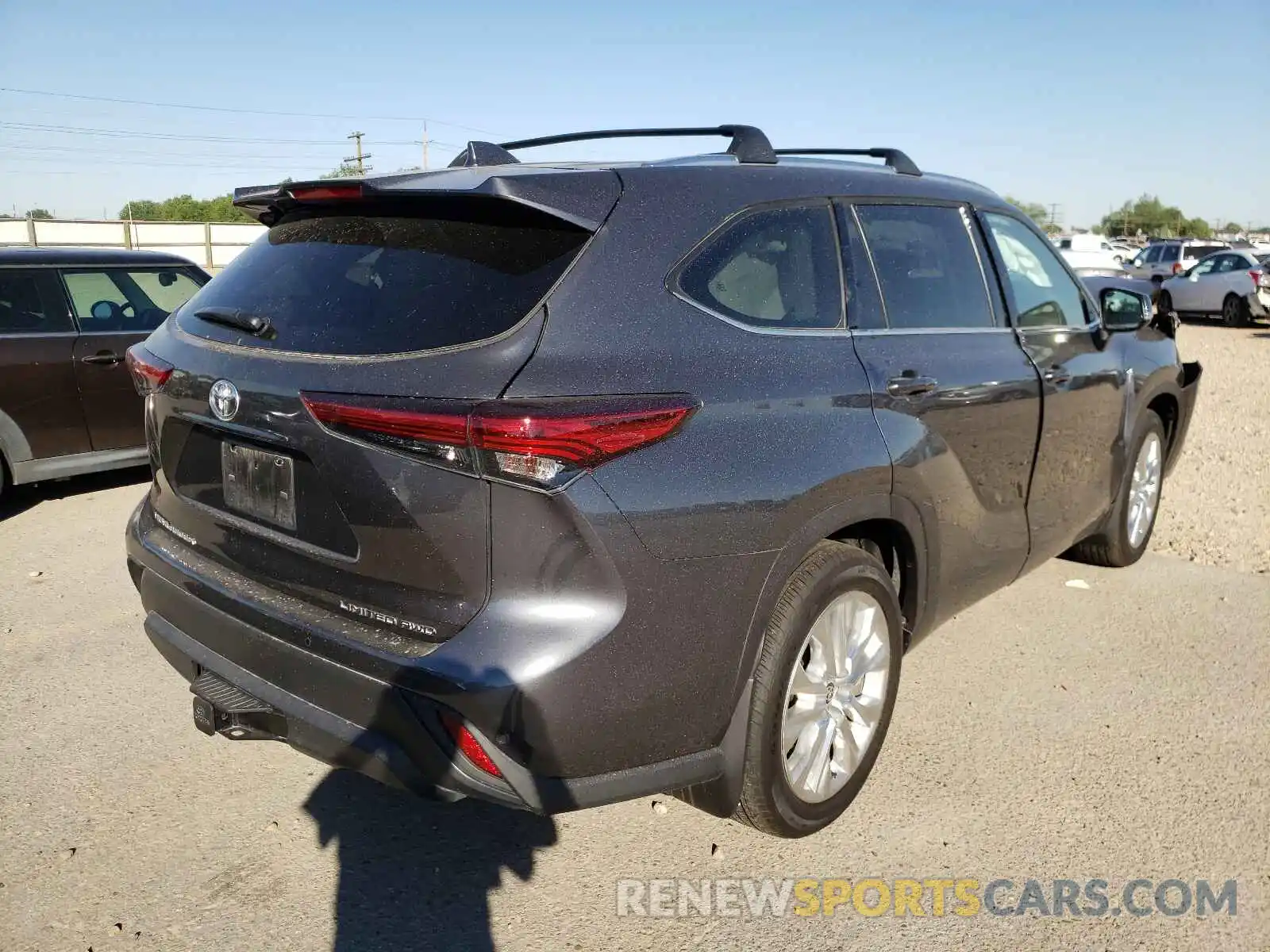 4 Photograph of a damaged car 5TDDZRBH0LS027344 TOYOTA HIGHLANDER 2020