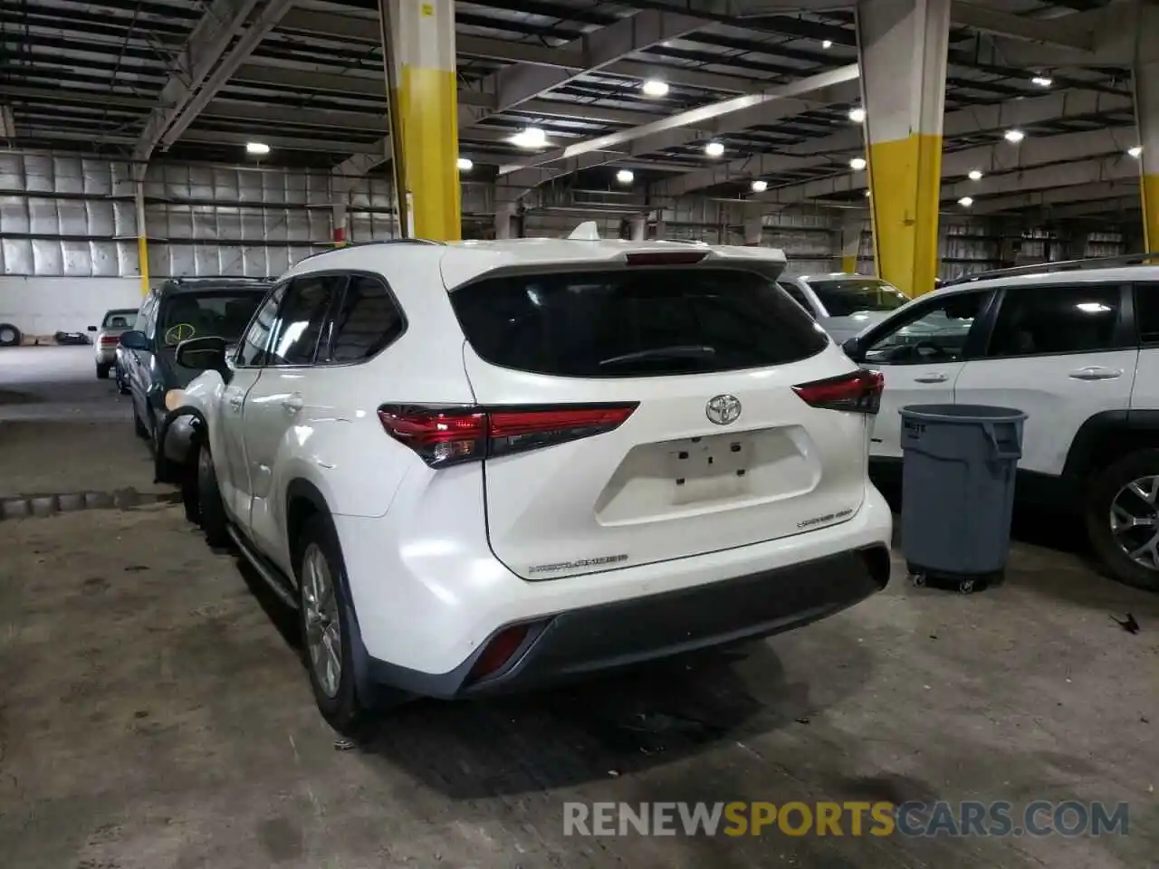 3 Photograph of a damaged car 5TDDZRBH1LS003148 TOYOTA HIGHLANDER 2020