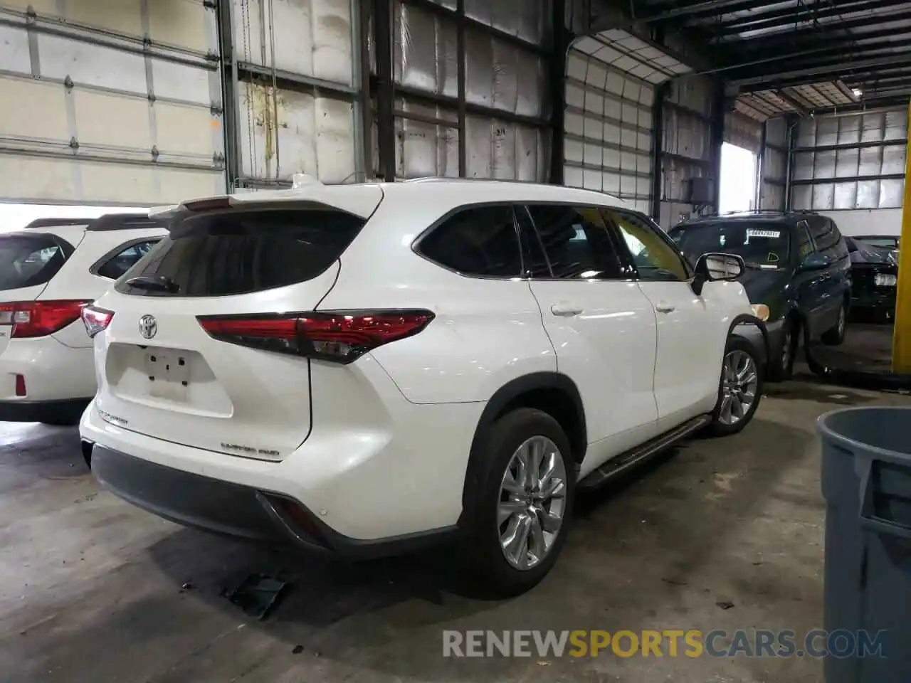 4 Photograph of a damaged car 5TDDZRBH1LS003148 TOYOTA HIGHLANDER 2020