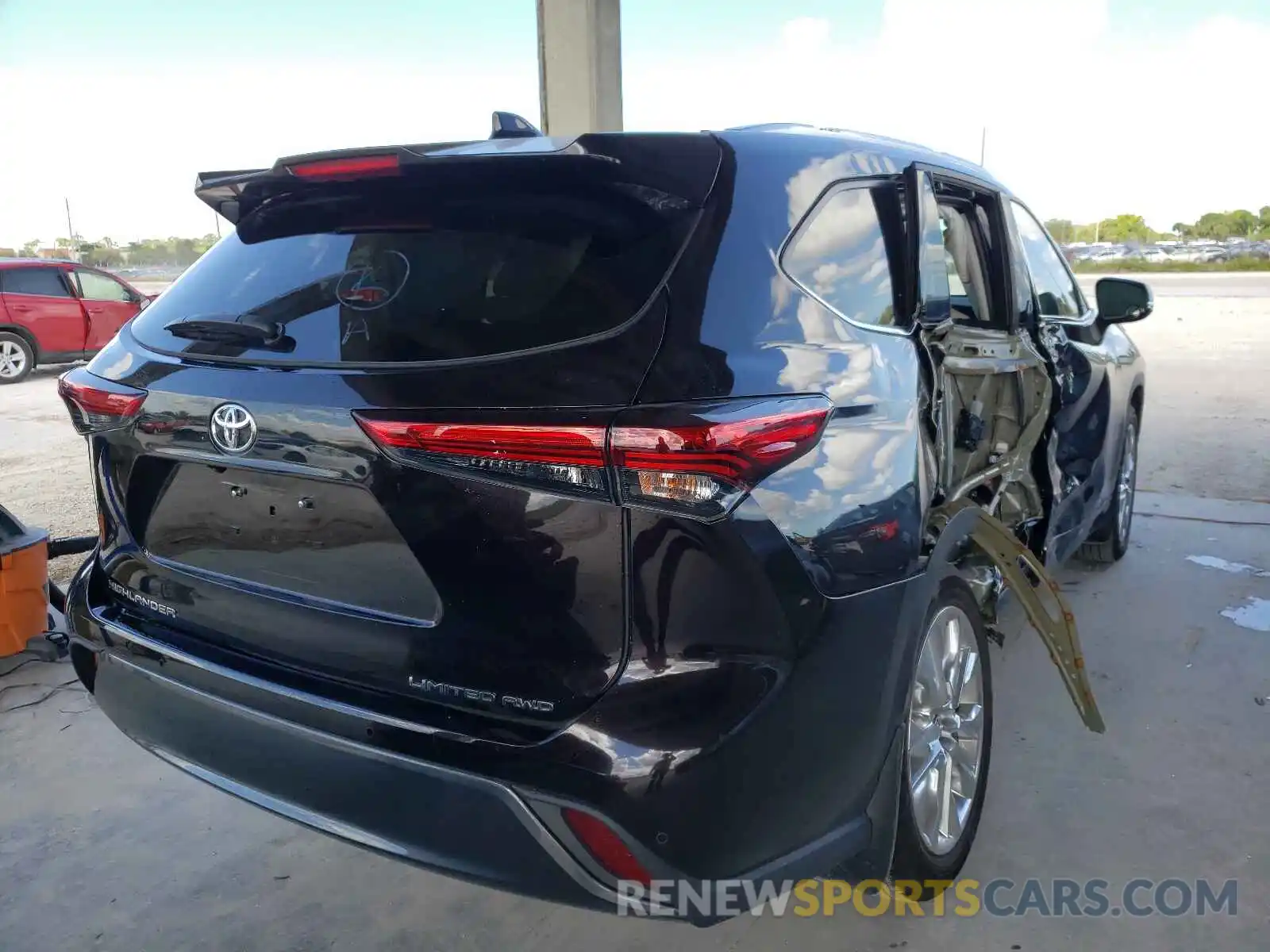 4 Photograph of a damaged car 5TDDZRBH1LS034643 TOYOTA HIGHLANDER 2020