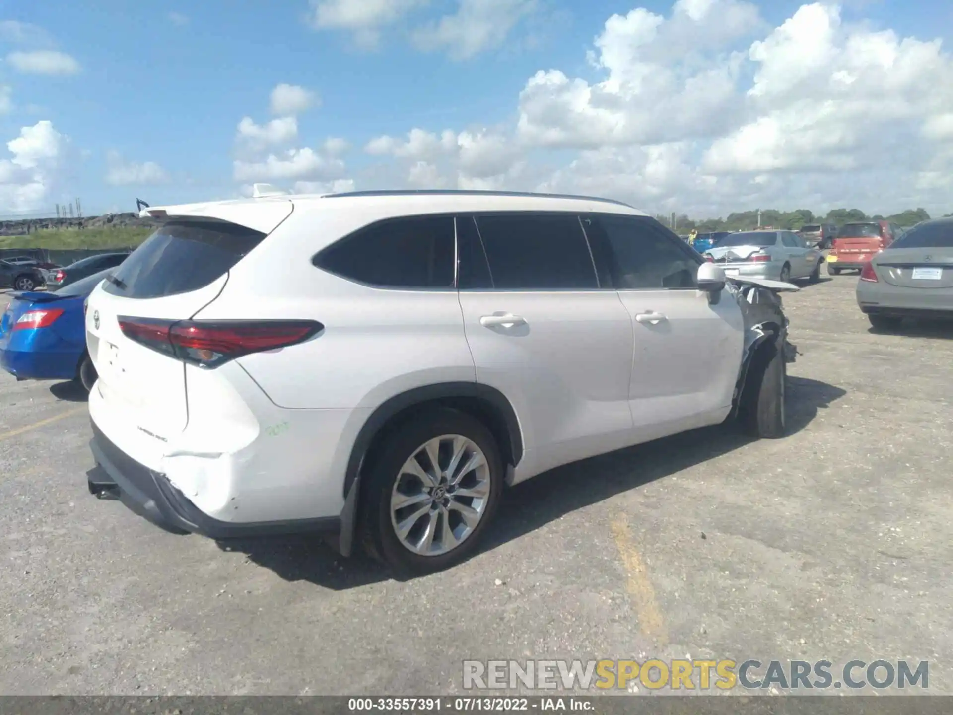 4 Photograph of a damaged car 5TDDZRBH2LS030486 TOYOTA HIGHLANDER 2020