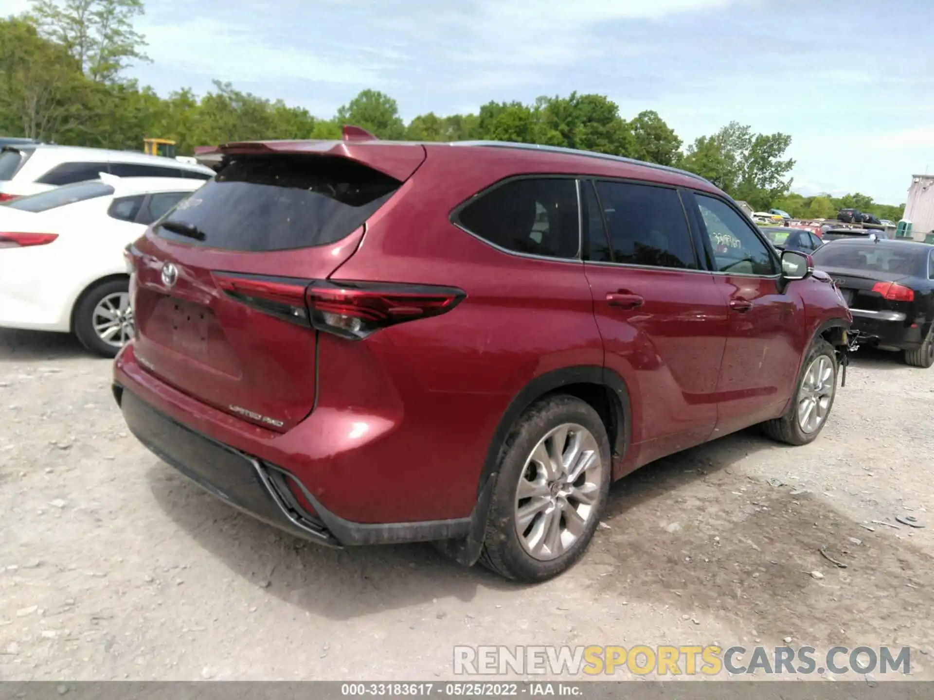 4 Photograph of a damaged car 5TDDZRBH2LS033467 TOYOTA HIGHLANDER 2020