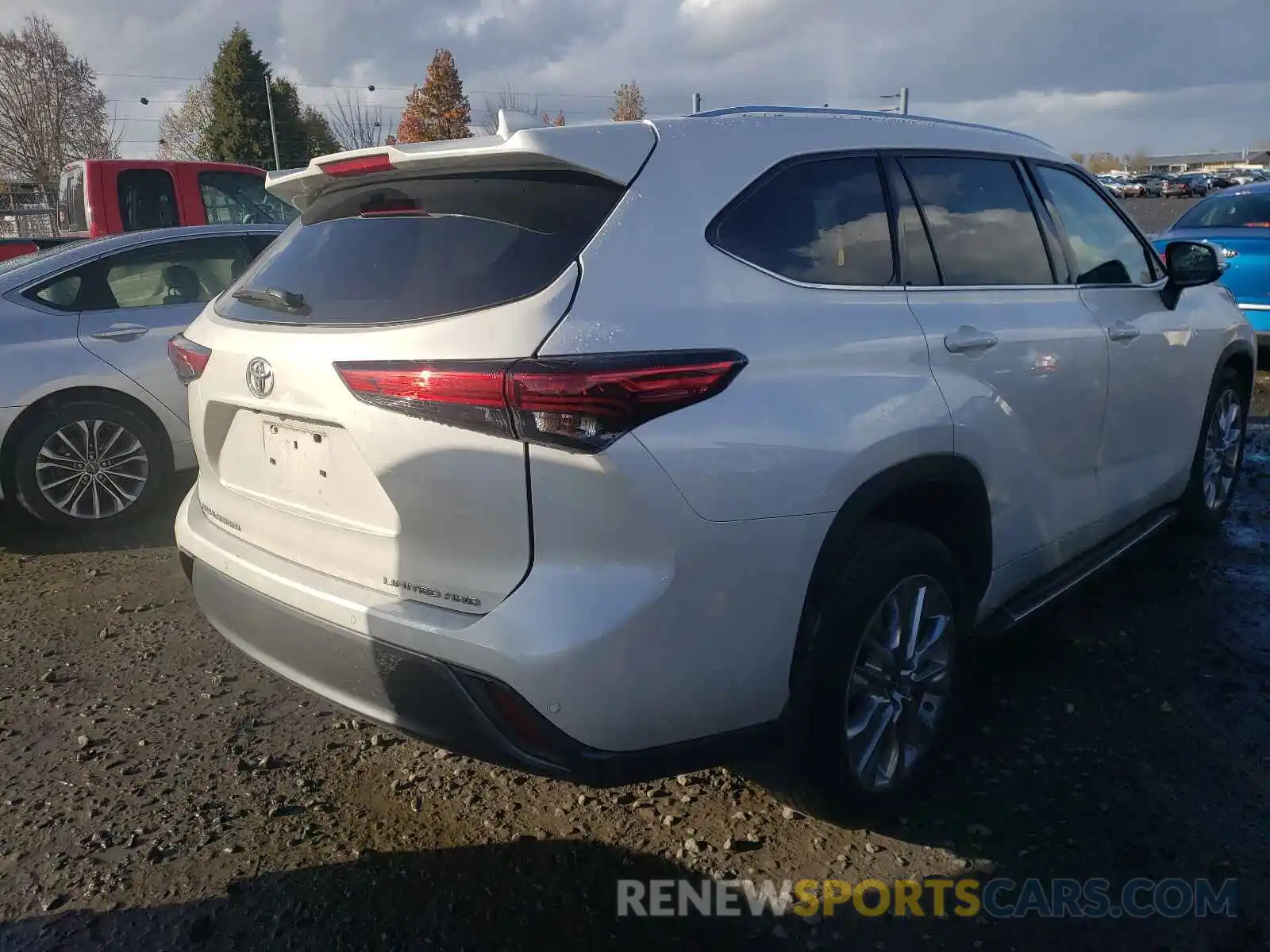 4 Photograph of a damaged car 5TDDZRBH2LS037504 TOYOTA HIGHLANDER 2020