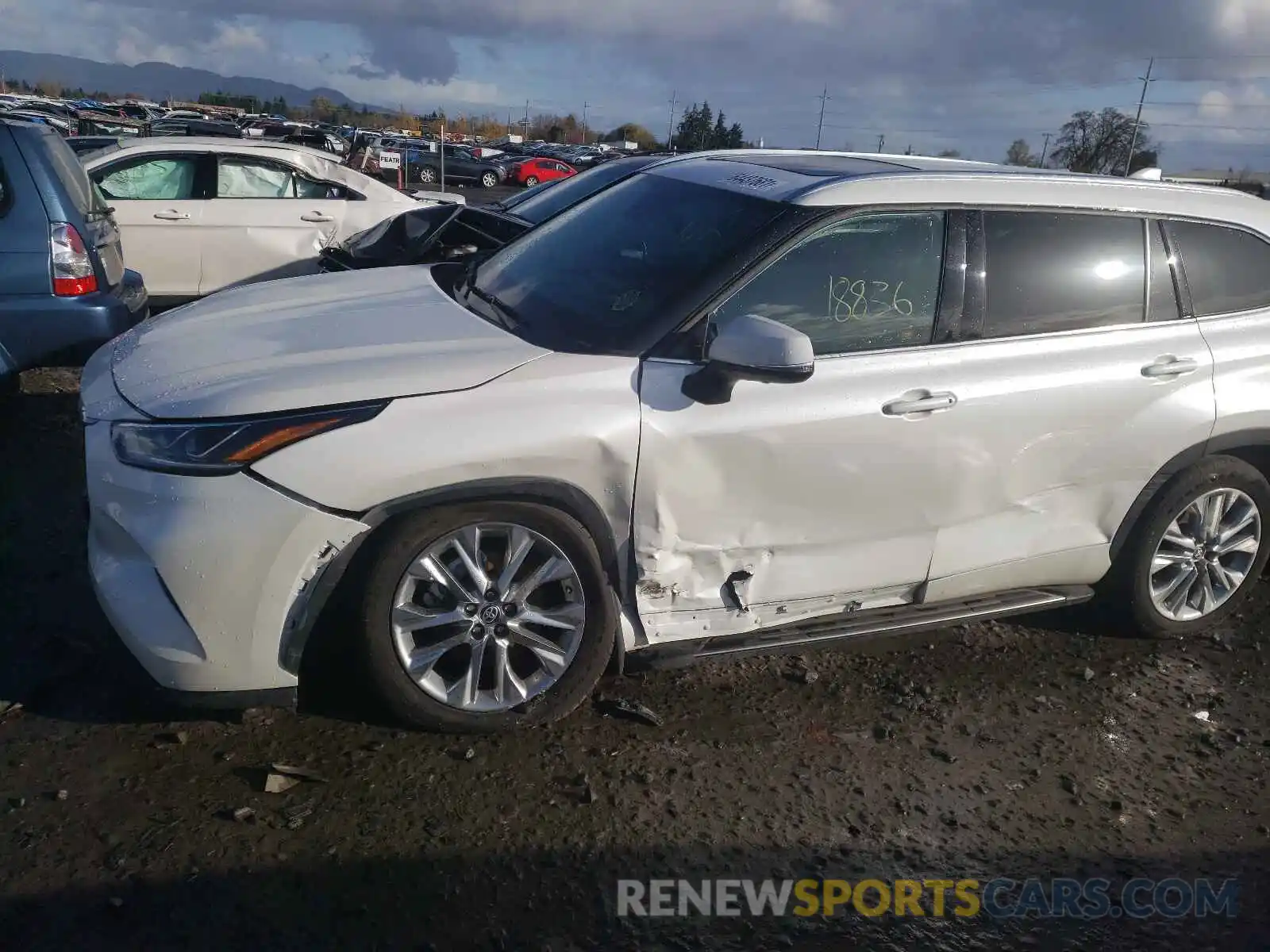 9 Photograph of a damaged car 5TDDZRBH2LS037504 TOYOTA HIGHLANDER 2020