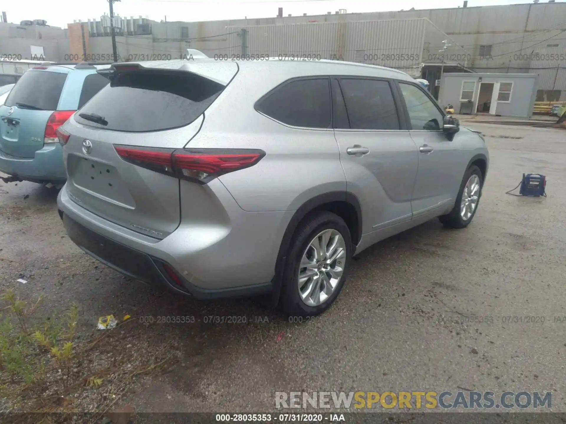 4 Photograph of a damaged car 5TDDZRBH3LS001837 TOYOTA HIGHLANDER 2020