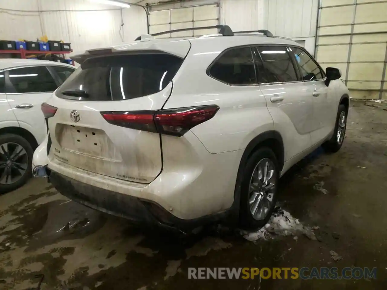 4 Photograph of a damaged car 5TDDZRBH3LS009971 TOYOTA HIGHLANDER 2020