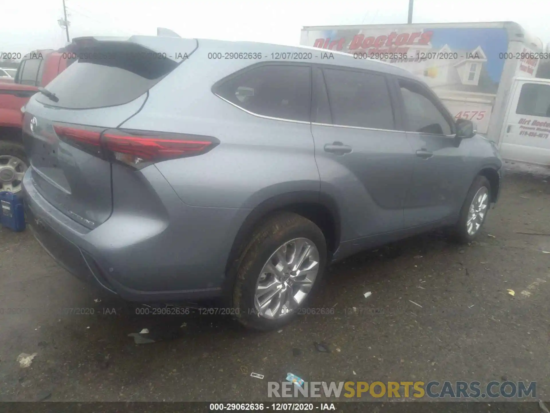 4 Photograph of a damaged car 5TDDZRBH3LS045353 TOYOTA HIGHLANDER 2020