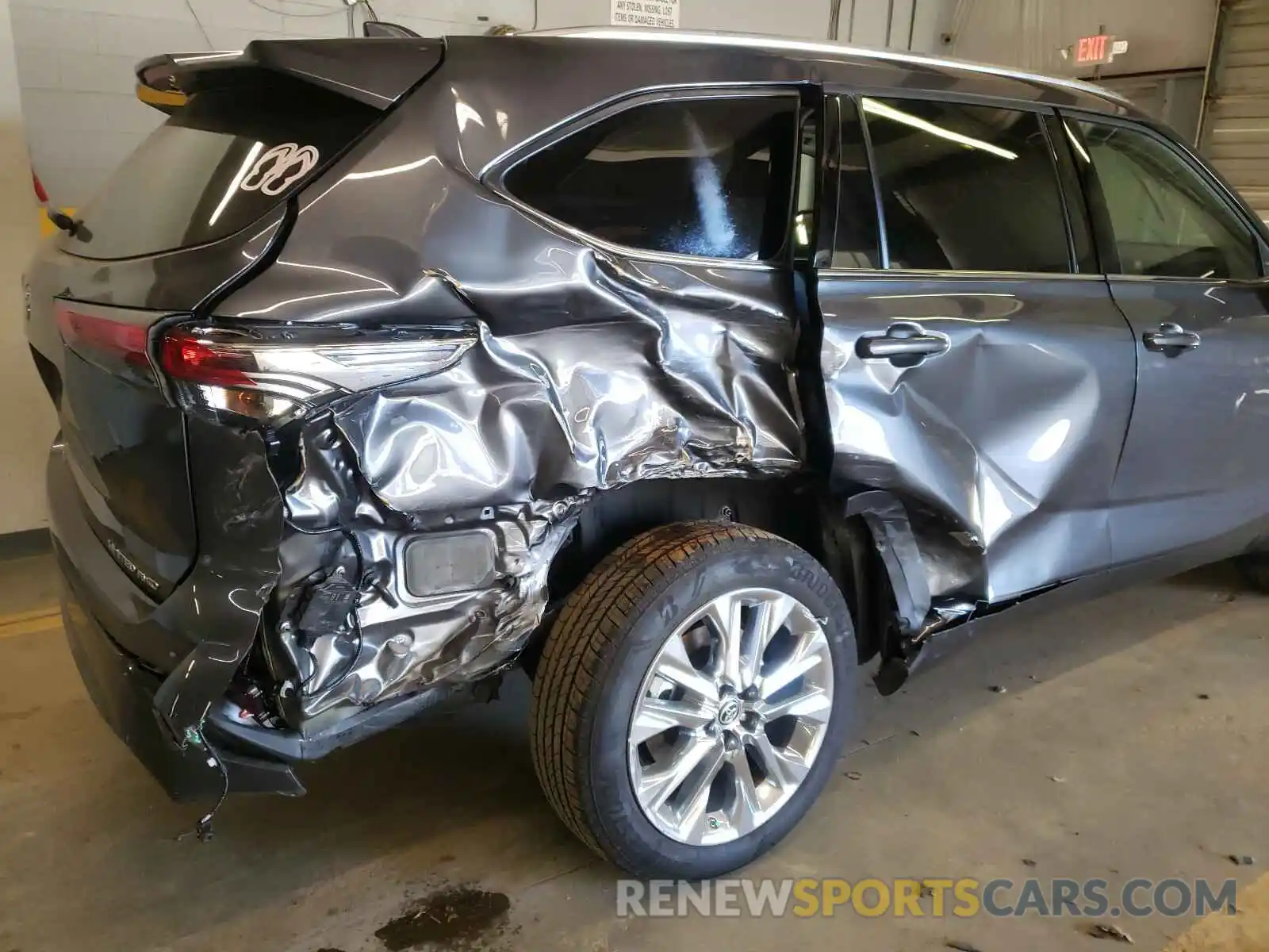 9 Photograph of a damaged car 5TDDZRBH3LS056188 TOYOTA HIGHLANDER 2020