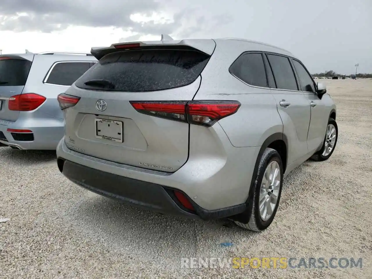 4 Photograph of a damaged car 5TDDZRBH4LS021143 TOYOTA HIGHLANDER 2020