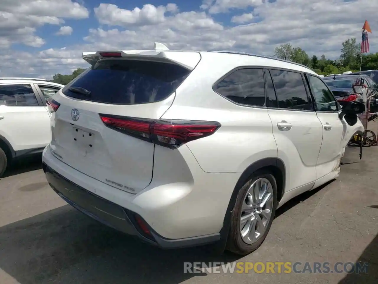 4 Photograph of a damaged car 5TDDZRBH4LS026343 TOYOTA HIGHLANDER 2020