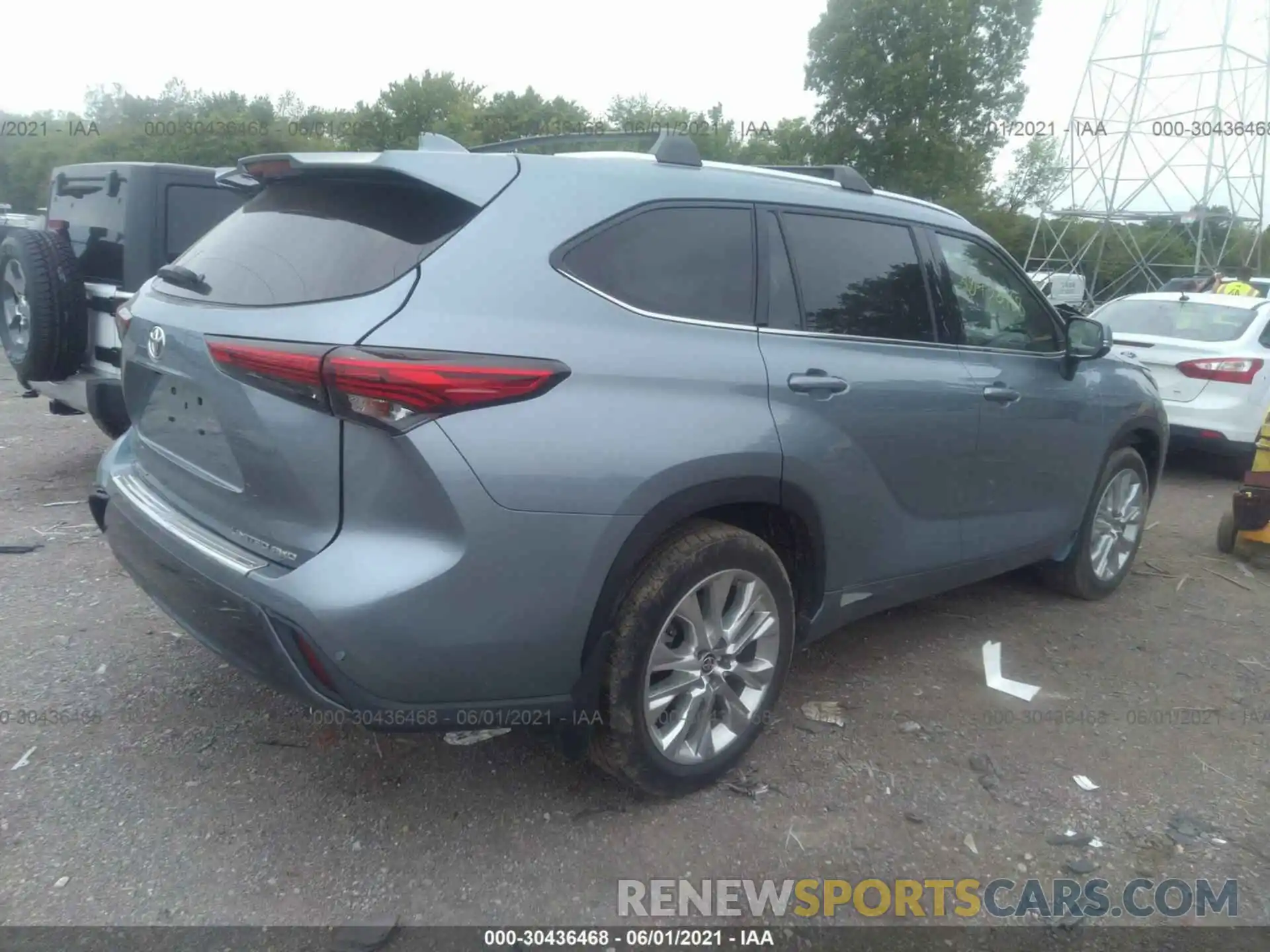 4 Photograph of a damaged car 5TDDZRBH4LS026620 TOYOTA HIGHLANDER 2020