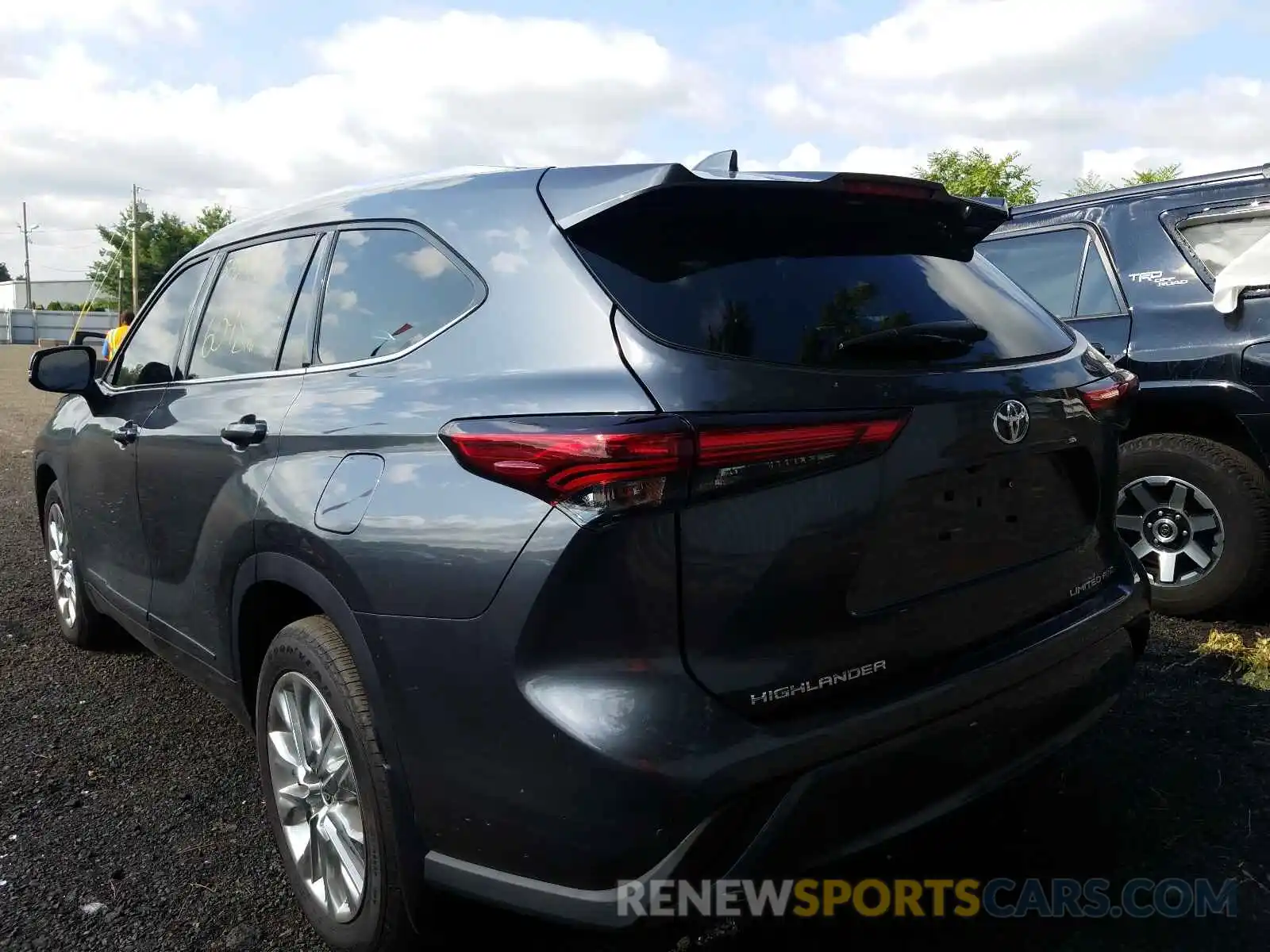 3 Photograph of a damaged car 5TDDZRBH4LS030599 TOYOTA HIGHLANDER 2020