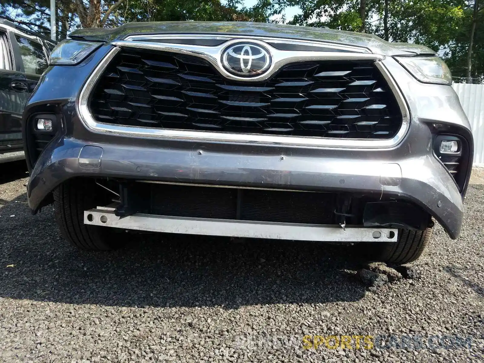 9 Photograph of a damaged car 5TDDZRBH4LS030599 TOYOTA HIGHLANDER 2020