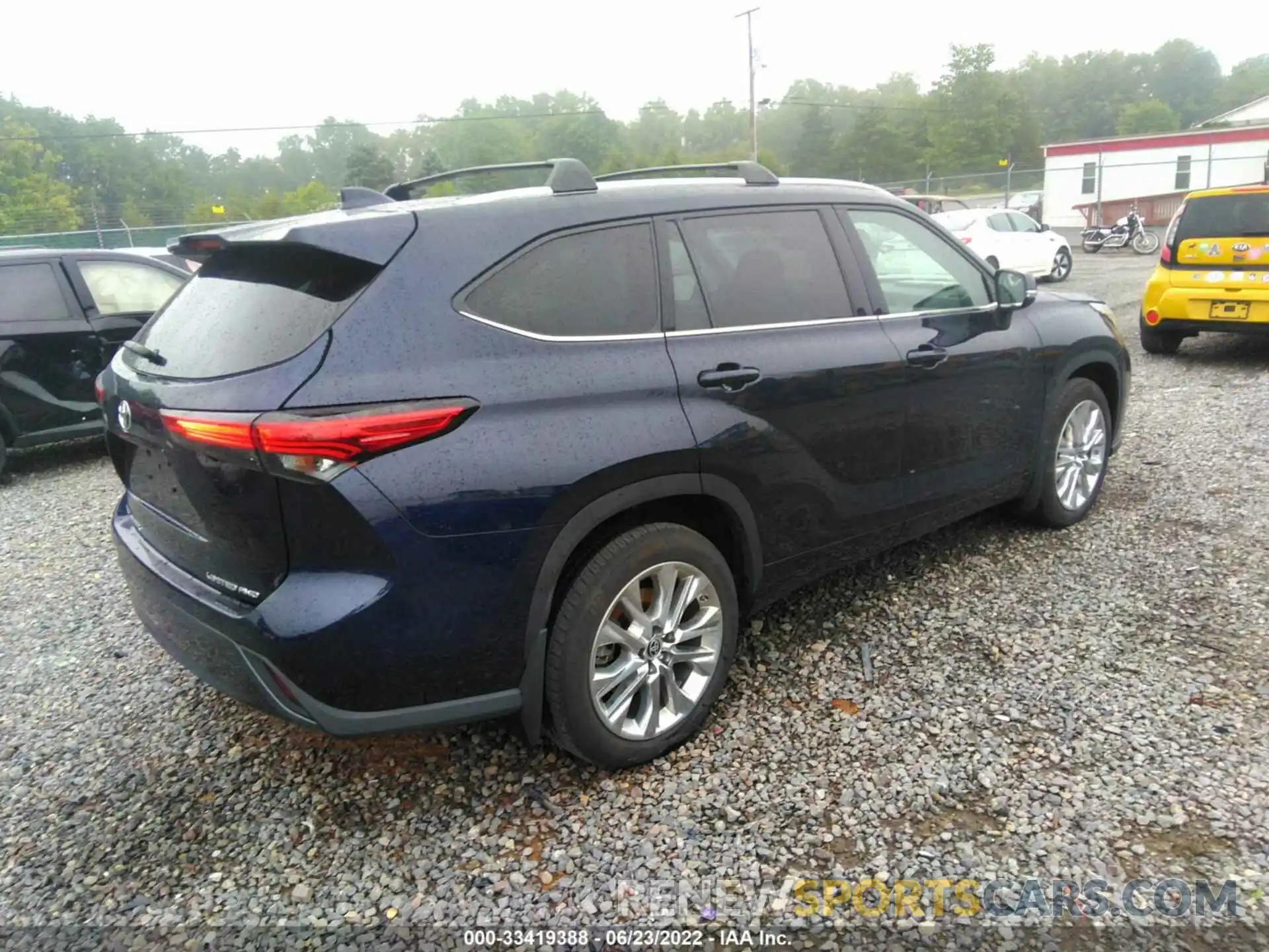 4 Photograph of a damaged car 5TDDZRBH4LS036757 TOYOTA HIGHLANDER 2020