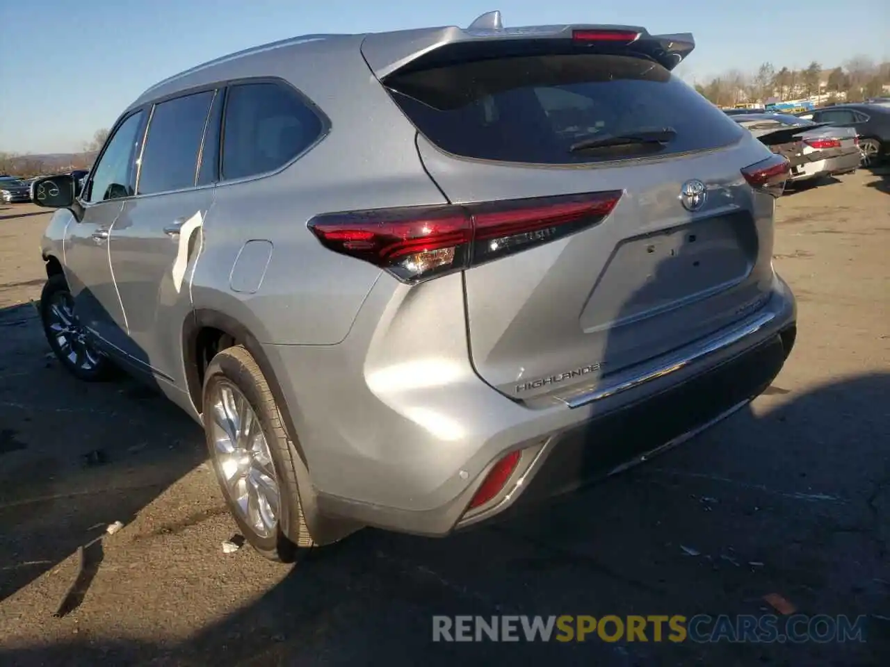 3 Photograph of a damaged car 5TDDZRBH4LS039528 TOYOTA HIGHLANDER 2020