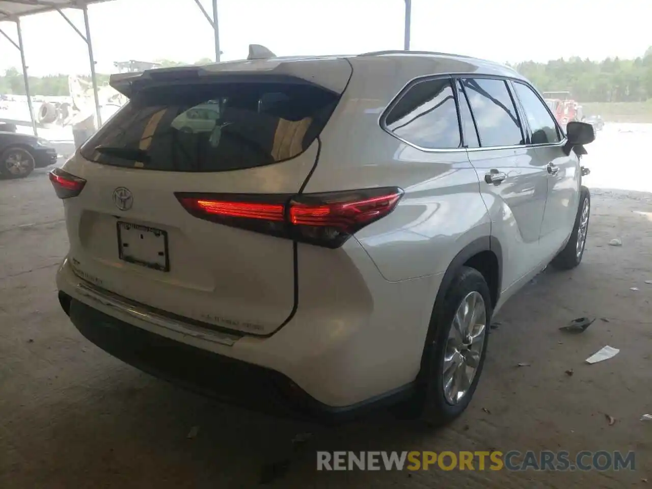 4 Photograph of a damaged car 5TDDZRBH4LS044812 TOYOTA HIGHLANDER 2020