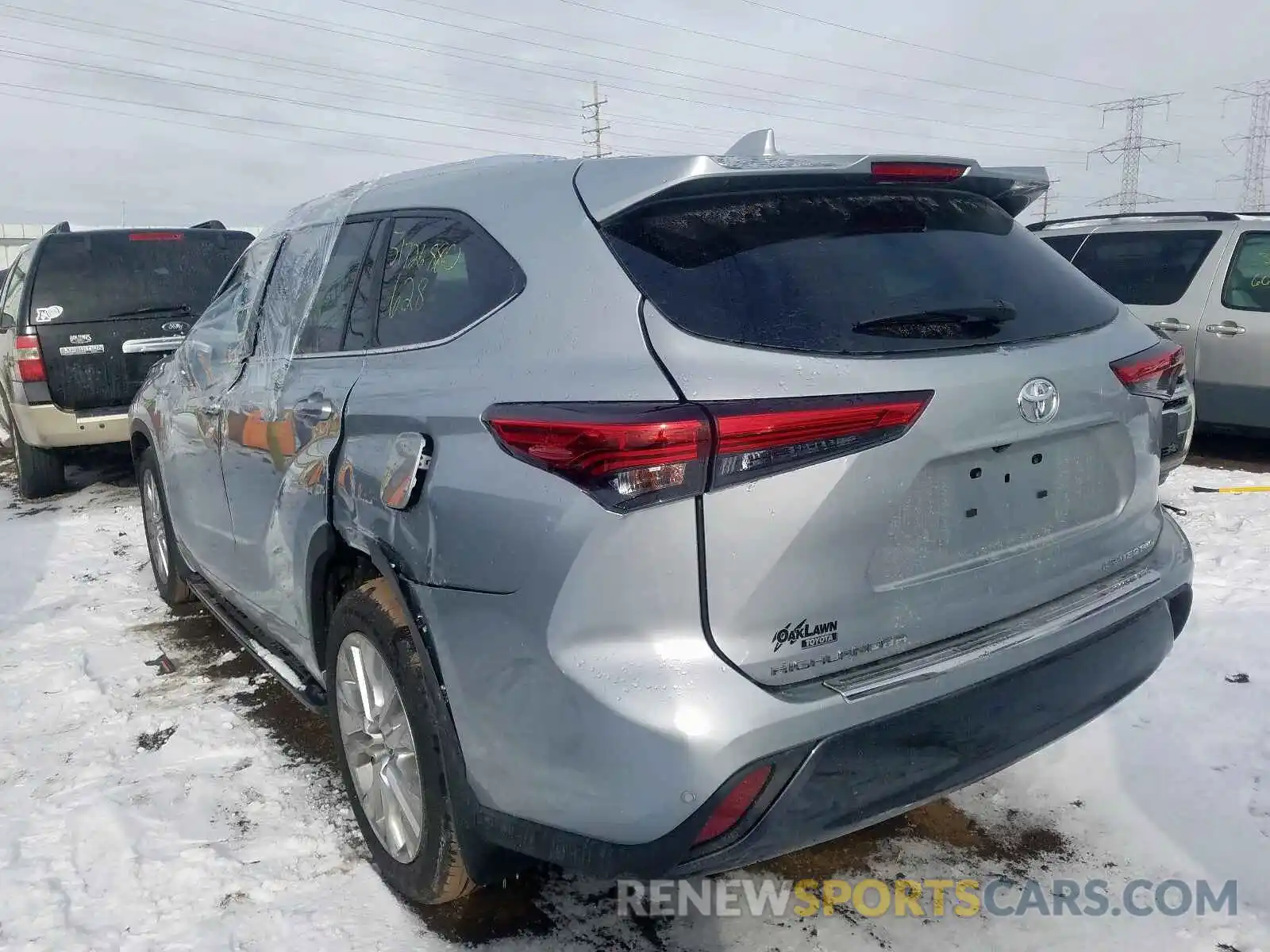 3 Photograph of a damaged car 5TDDZRBH5LS001385 TOYOTA HIGHLANDER 2020