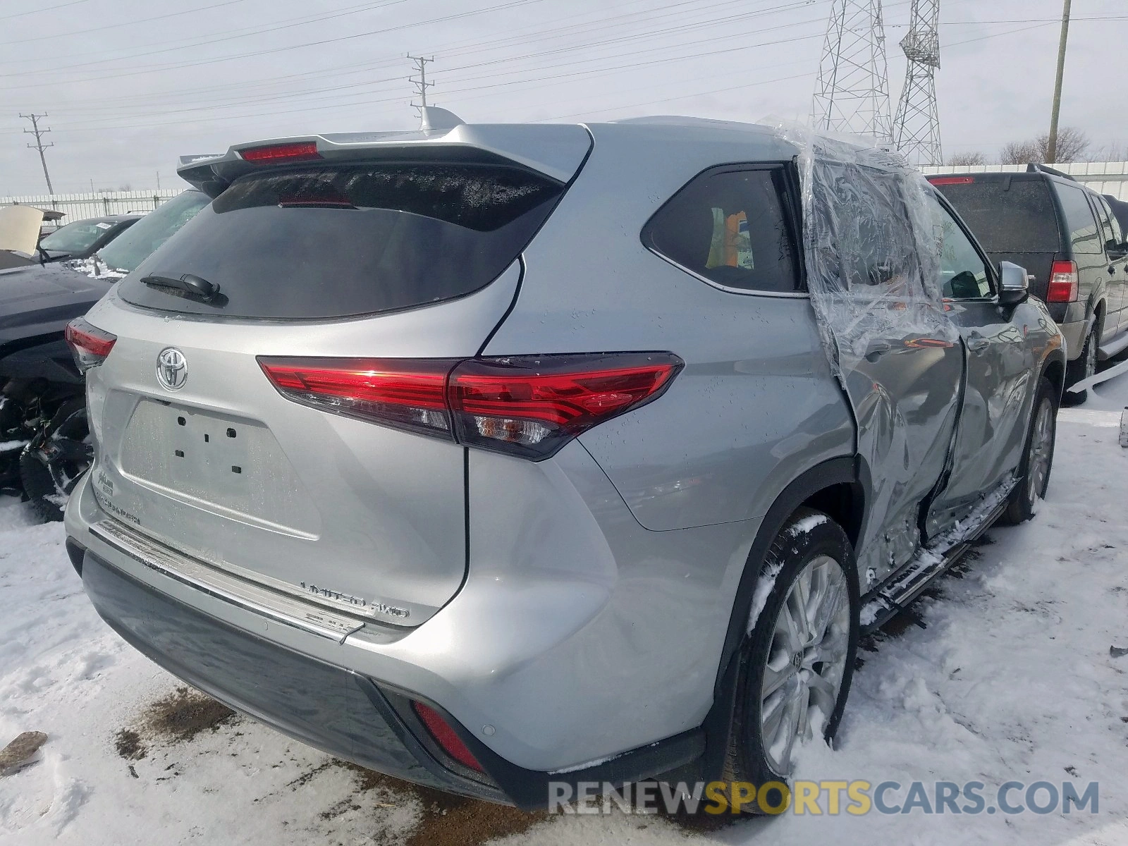 4 Photograph of a damaged car 5TDDZRBH5LS001385 TOYOTA HIGHLANDER 2020