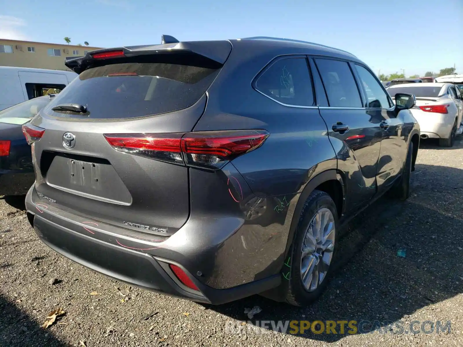 4 Photograph of a damaged car 5TDDZRBH5LS005307 TOYOTA HIGHLANDER 2020