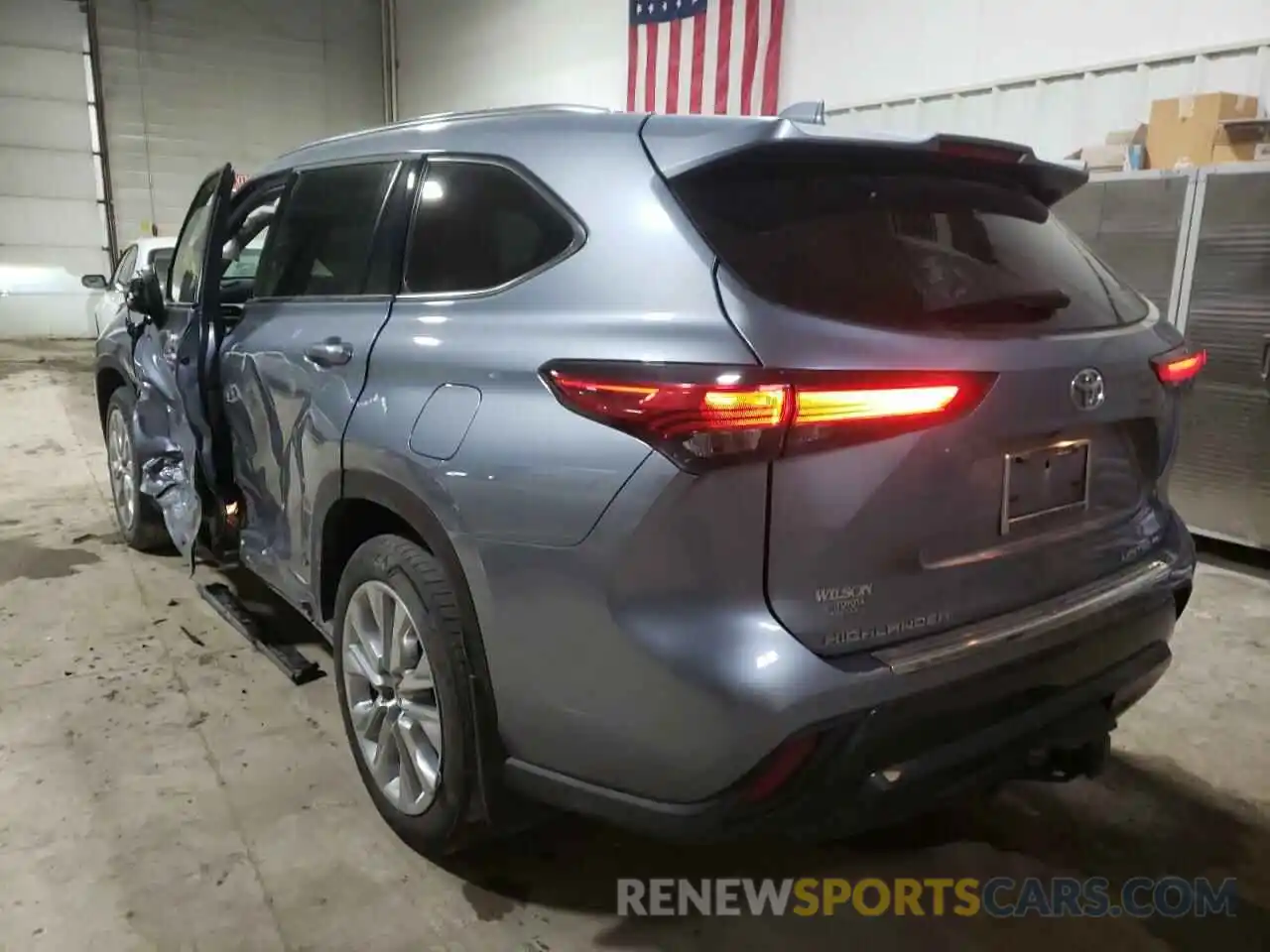 3 Photograph of a damaged car 5TDDZRBH5LS010930 TOYOTA HIGHLANDER 2020