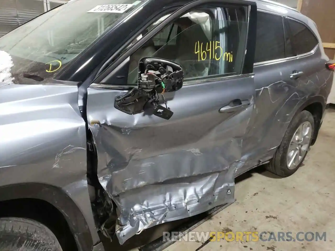 9 Photograph of a damaged car 5TDDZRBH5LS010930 TOYOTA HIGHLANDER 2020