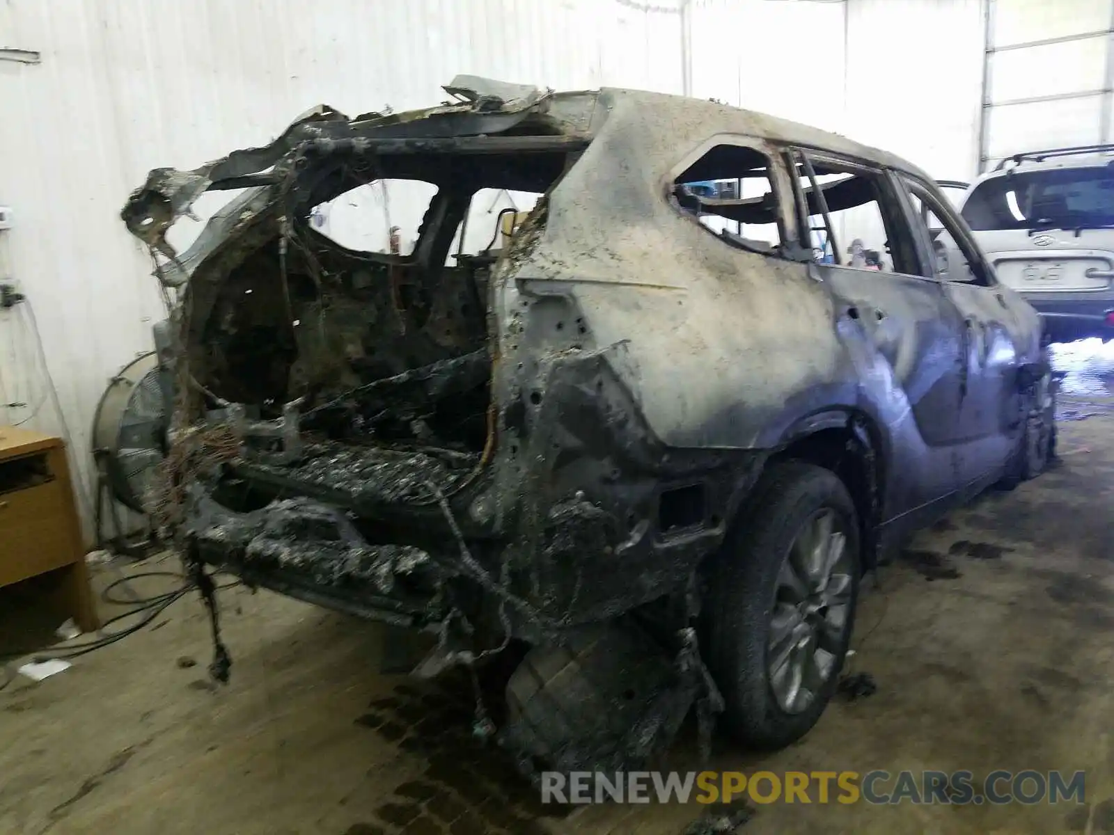 4 Photograph of a damaged car 5TDDZRBH5LS014475 TOYOTA HIGHLANDER 2020