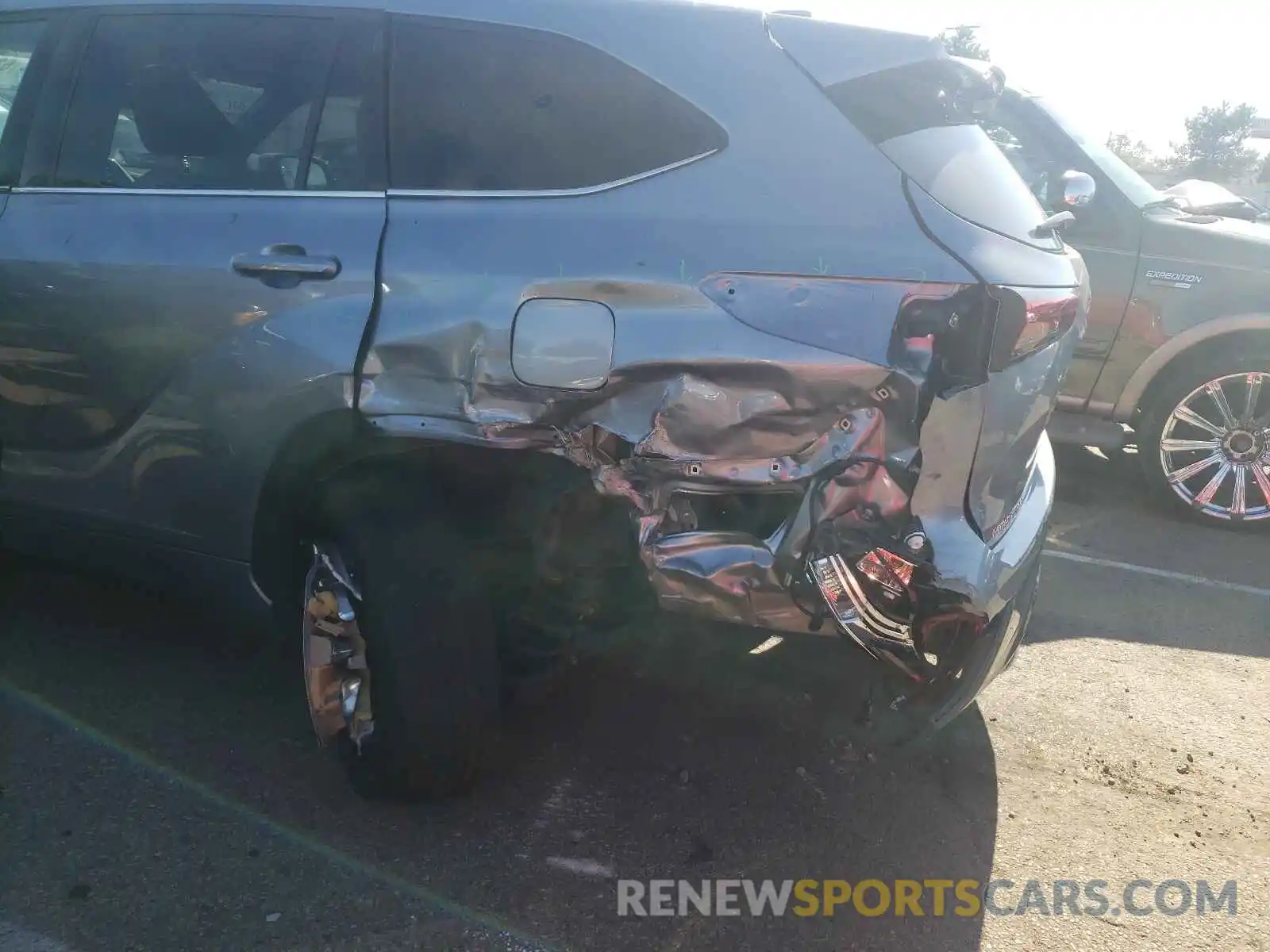 9 Photograph of a damaged car 5TDDZRBH5LS016484 TOYOTA HIGHLANDER 2020