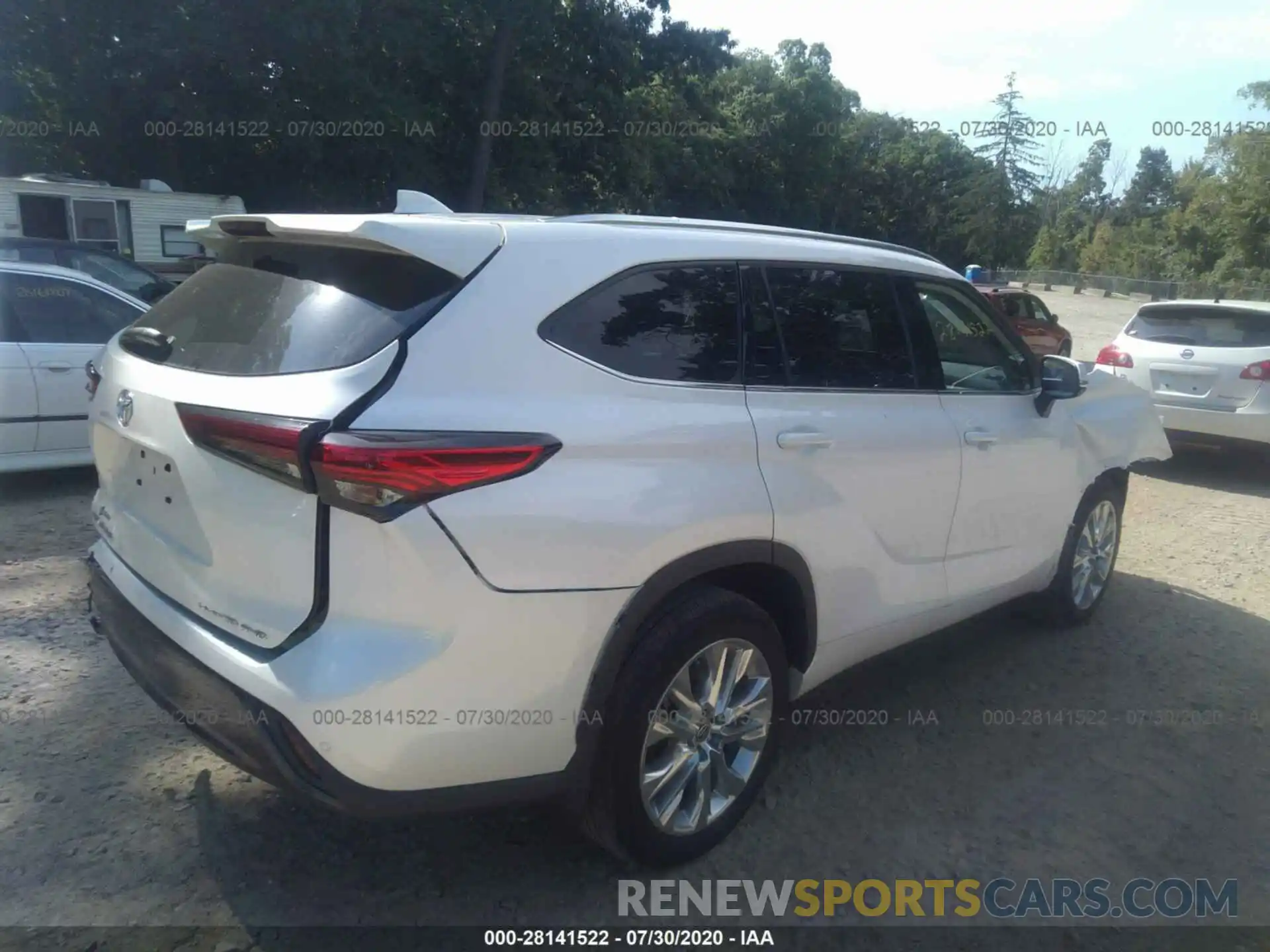 4 Photograph of a damaged car 5TDDZRBH6LS000424 TOYOTA HIGHLANDER 2020