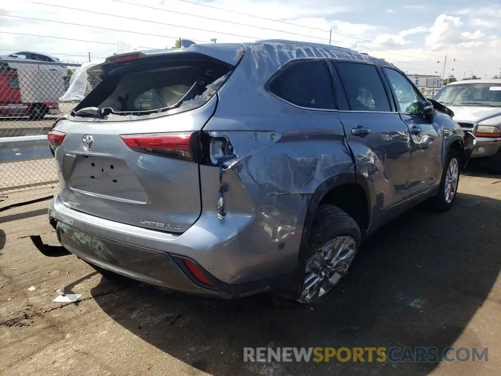 4 Photograph of a damaged car 5TDDZRBH6LS005848 TOYOTA HIGHLANDER 2020