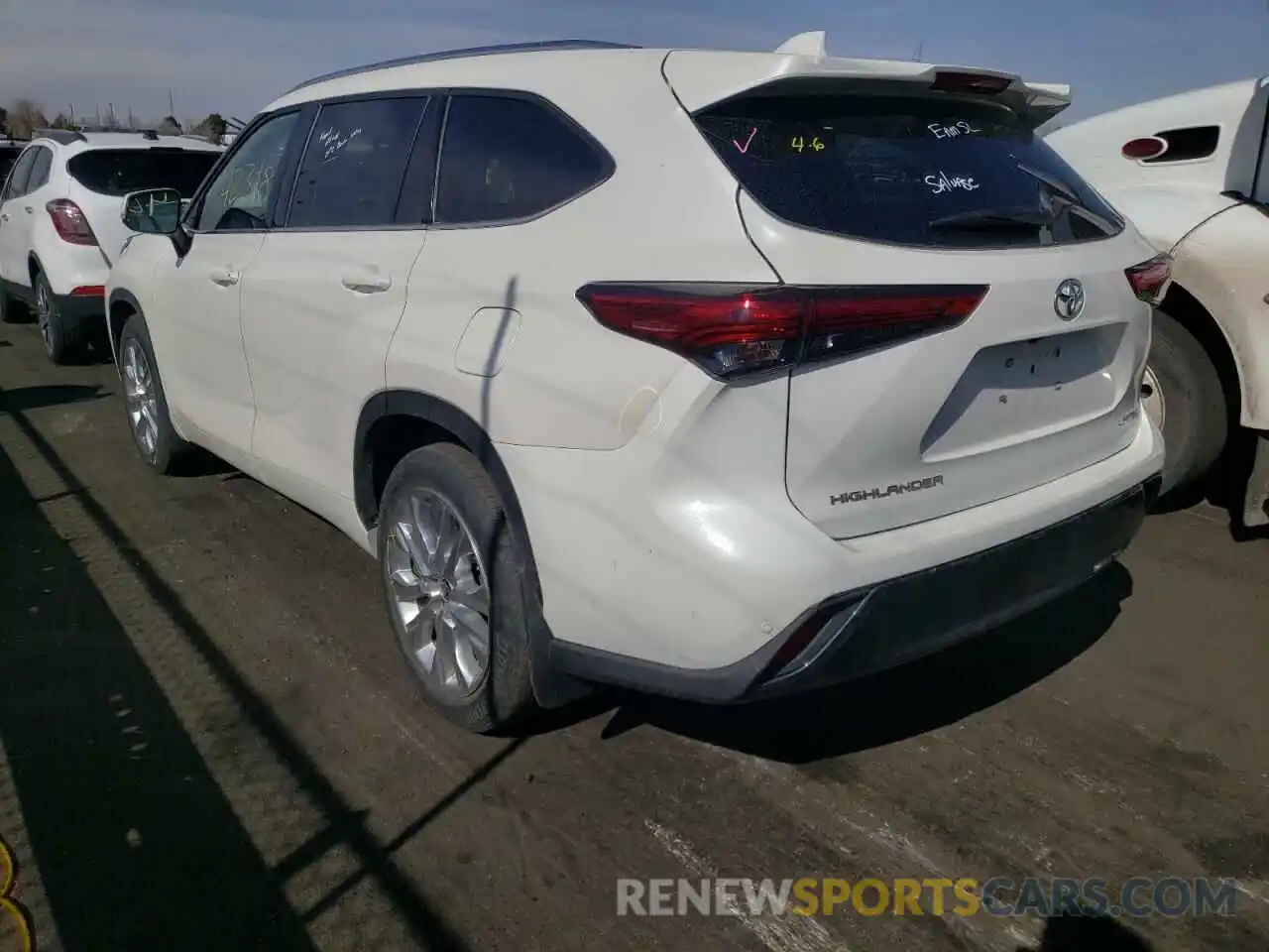 3 Photograph of a damaged car 5TDDZRBH6LS009320 TOYOTA HIGHLANDER 2020