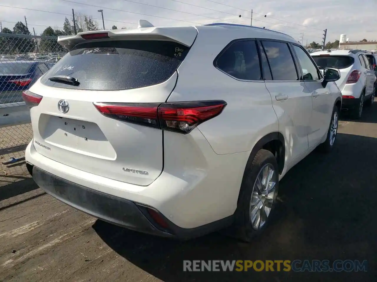 4 Photograph of a damaged car 5TDDZRBH6LS009320 TOYOTA HIGHLANDER 2020