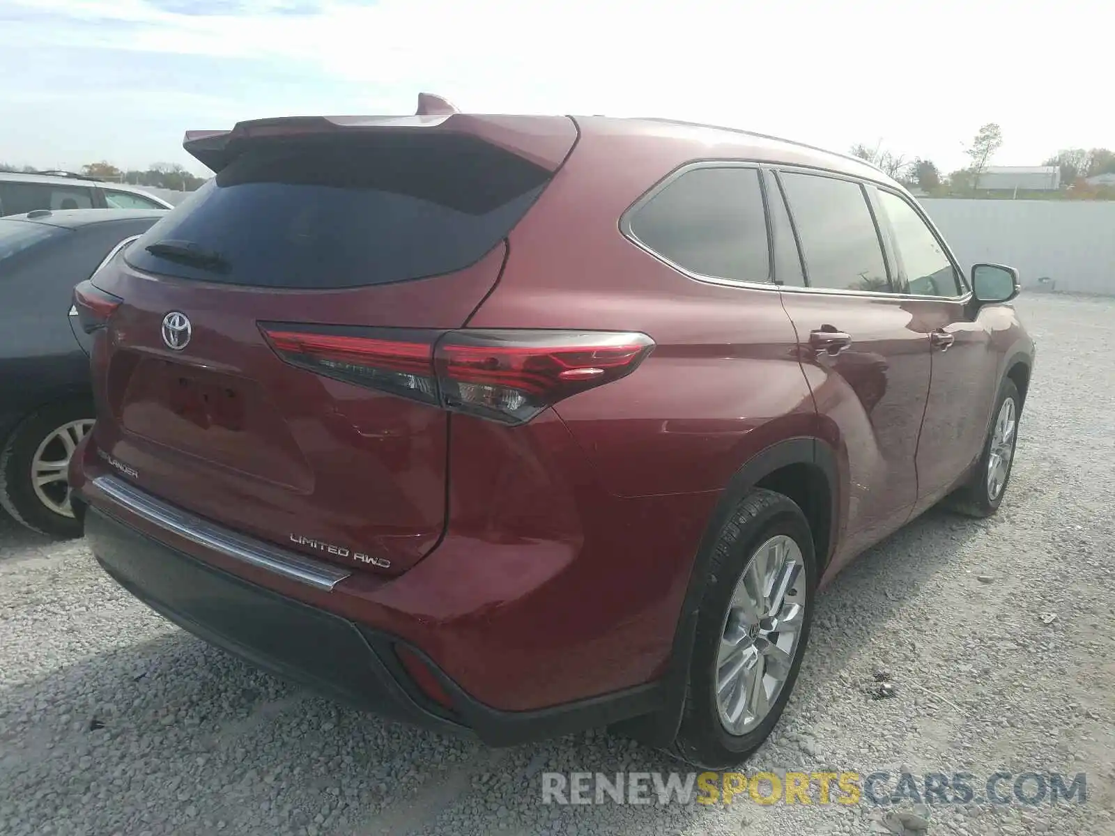 4 Photograph of a damaged car 5TDDZRBH6LS010936 TOYOTA HIGHLANDER 2020