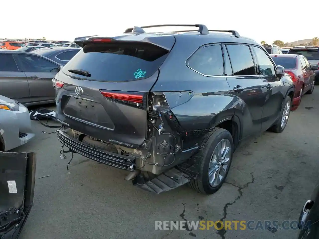 3 Photograph of a damaged car 5TDDZRBH6LS013657 TOYOTA HIGHLANDER 2020