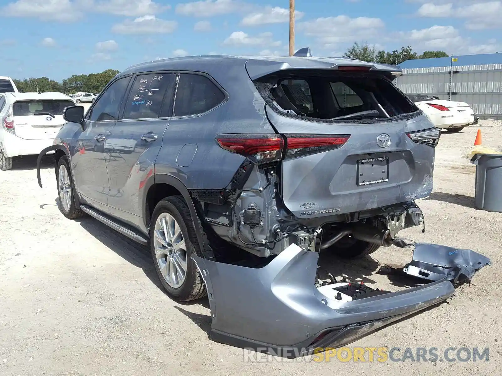 3 Photograph of a damaged car 5TDDZRBH6LS017532 TOYOTA HIGHLANDER 2020