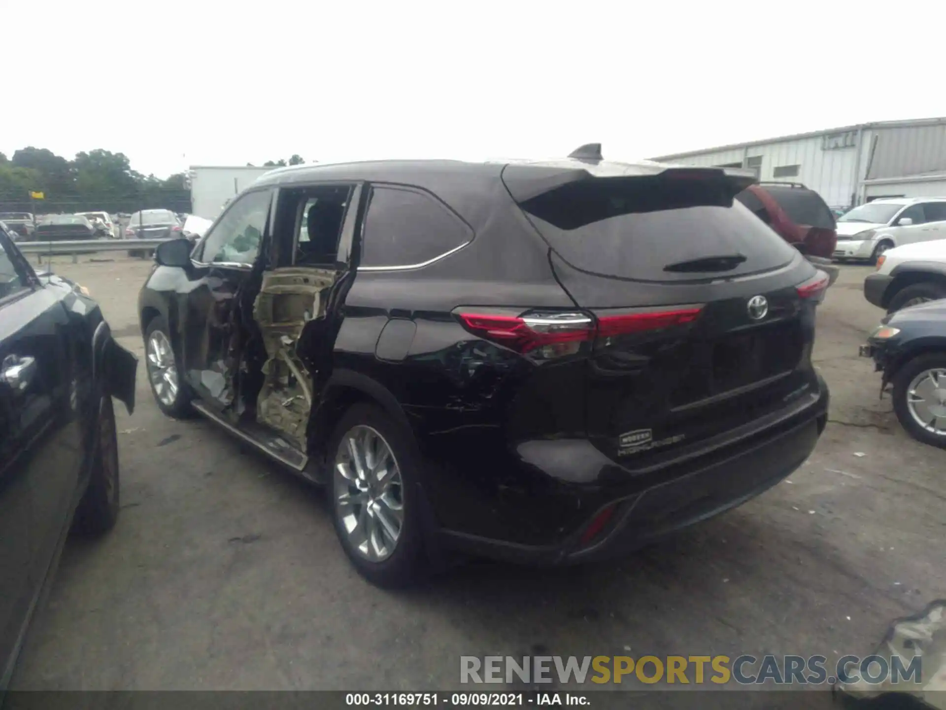 3 Photograph of a damaged car 5TDDZRBH6LS029552 TOYOTA HIGHLANDER 2020