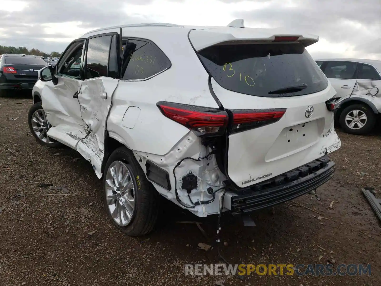 3 Photograph of a damaged car 5TDDZRBH6LS052782 TOYOTA HIGHLANDER 2020