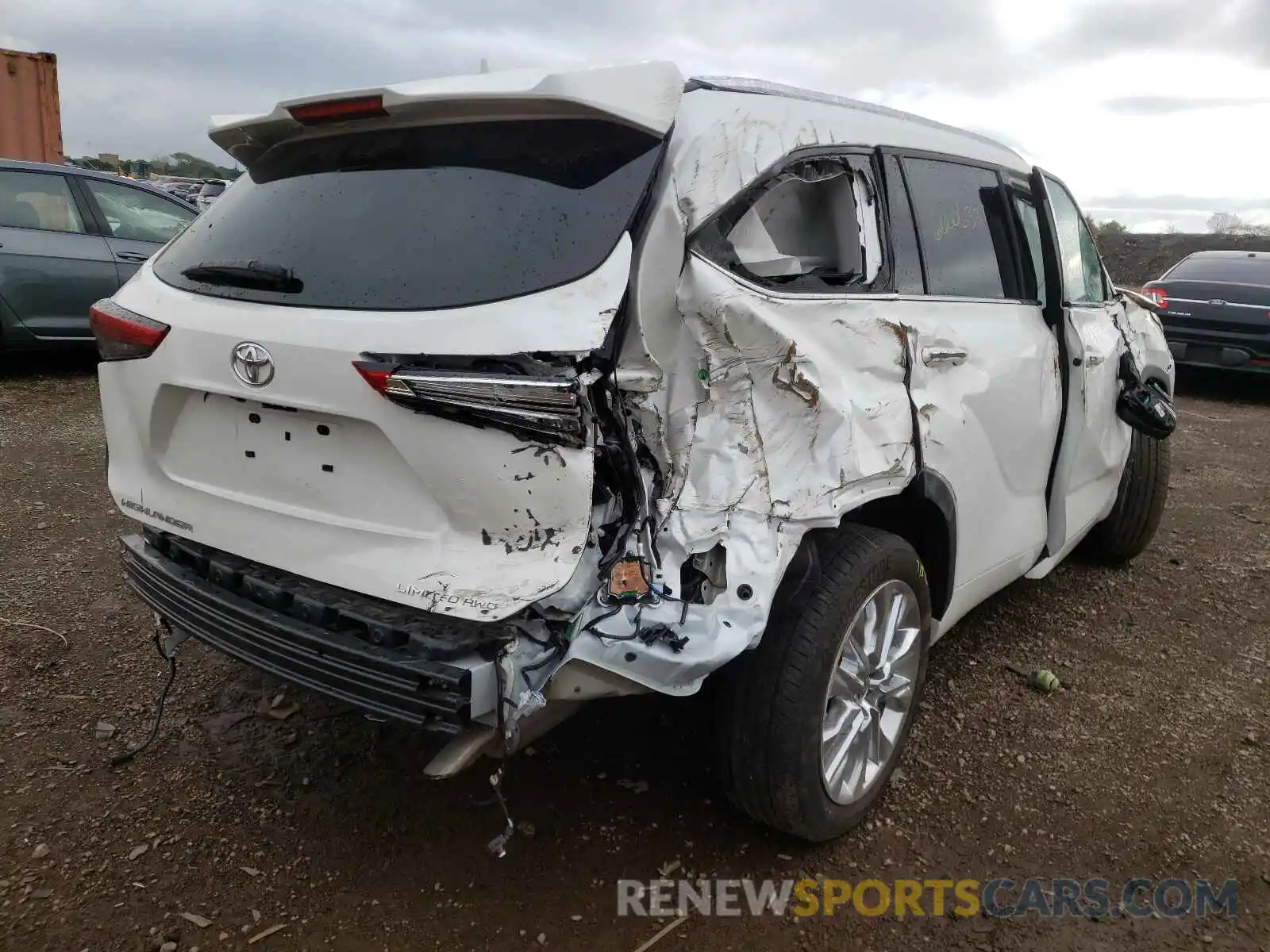 4 Photograph of a damaged car 5TDDZRBH6LS052782 TOYOTA HIGHLANDER 2020