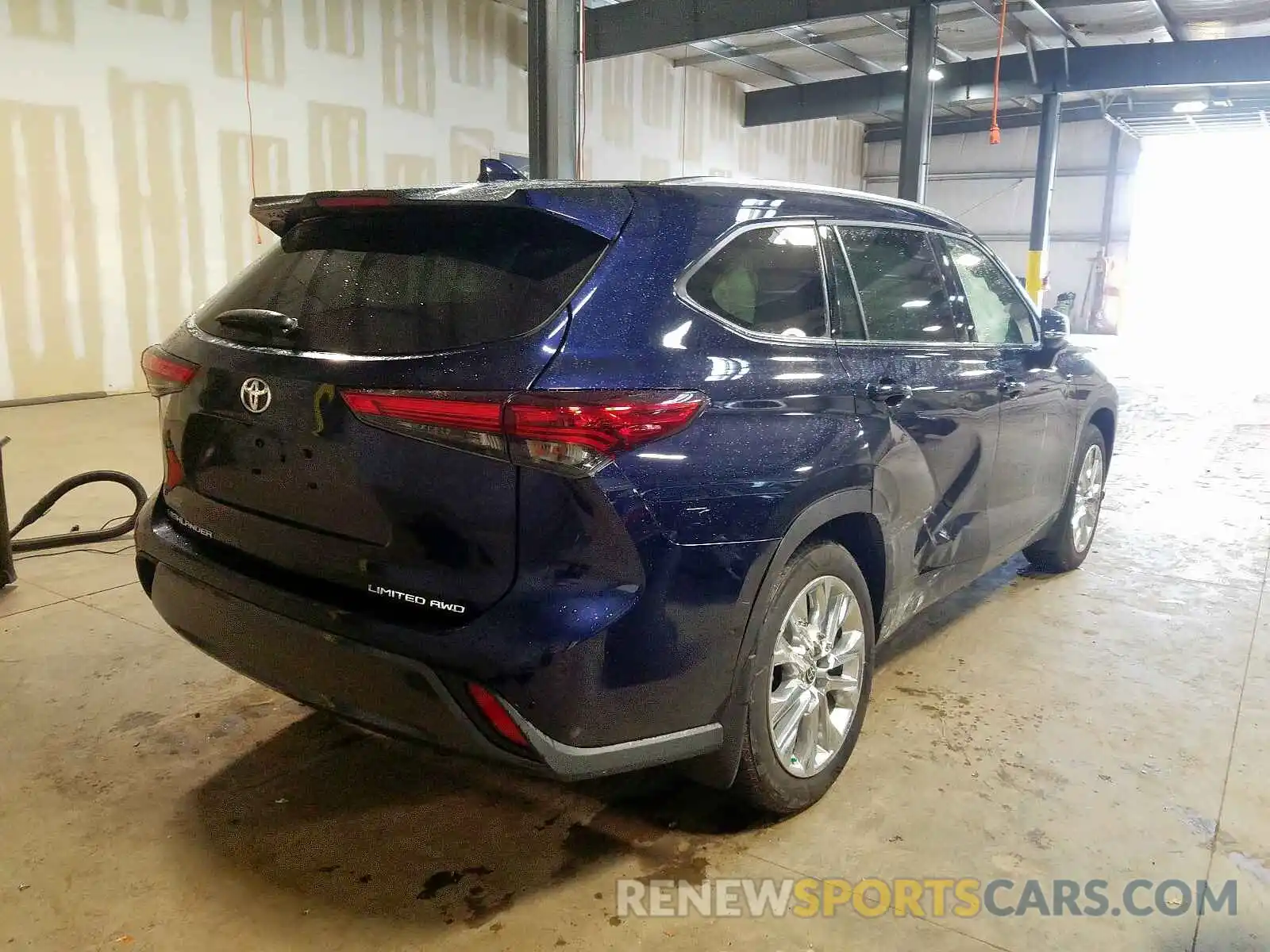 4 Photograph of a damaged car 5TDDZRBH7LS005485 TOYOTA HIGHLANDER 2020