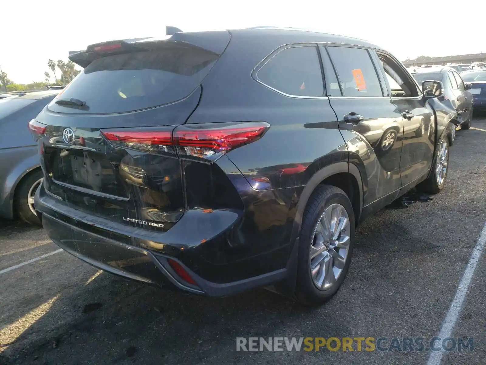 4 Photograph of a damaged car 5TDDZRBH7LS007642 TOYOTA HIGHLANDER 2020