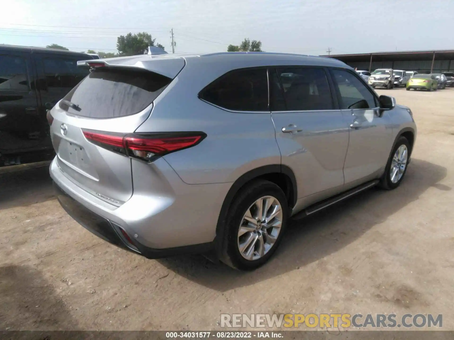 4 Photograph of a damaged car 5TDDZRBH7LS013621 TOYOTA HIGHLANDER 2020