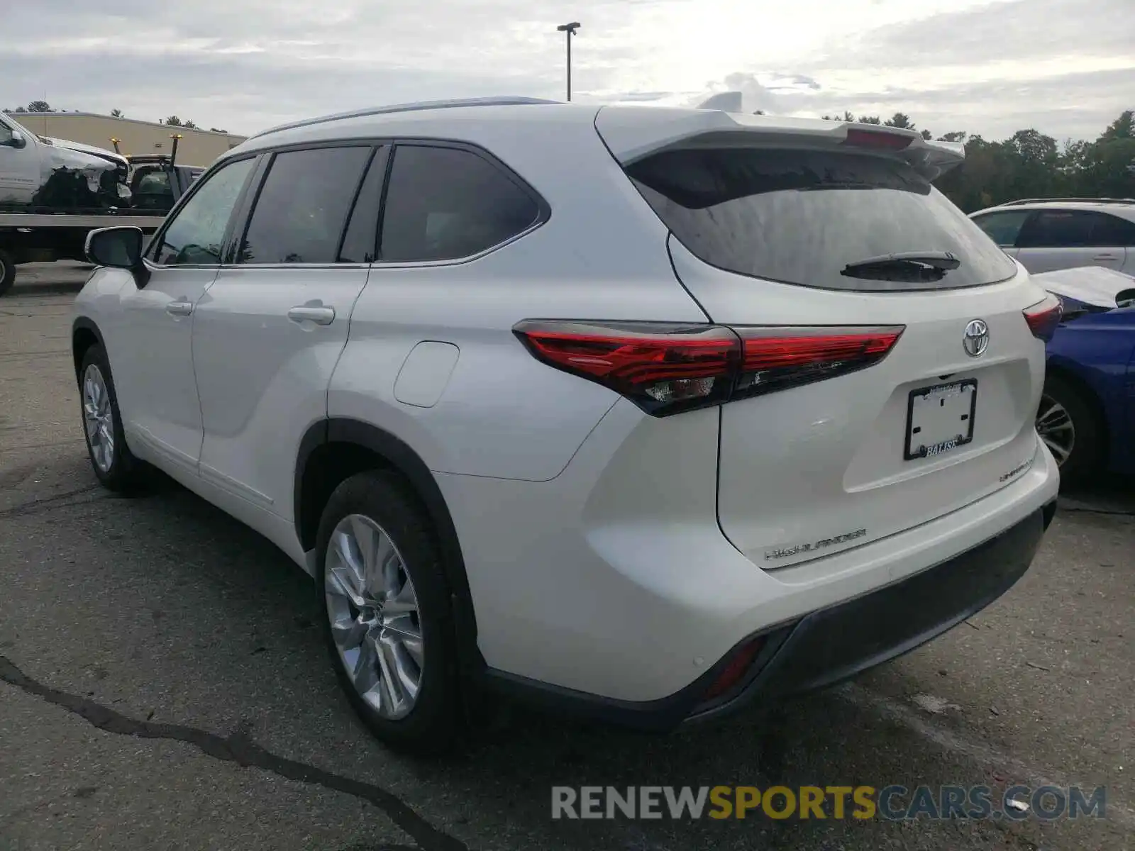 3 Photograph of a damaged car 5TDDZRBH7LS026692 TOYOTA HIGHLANDER 2020