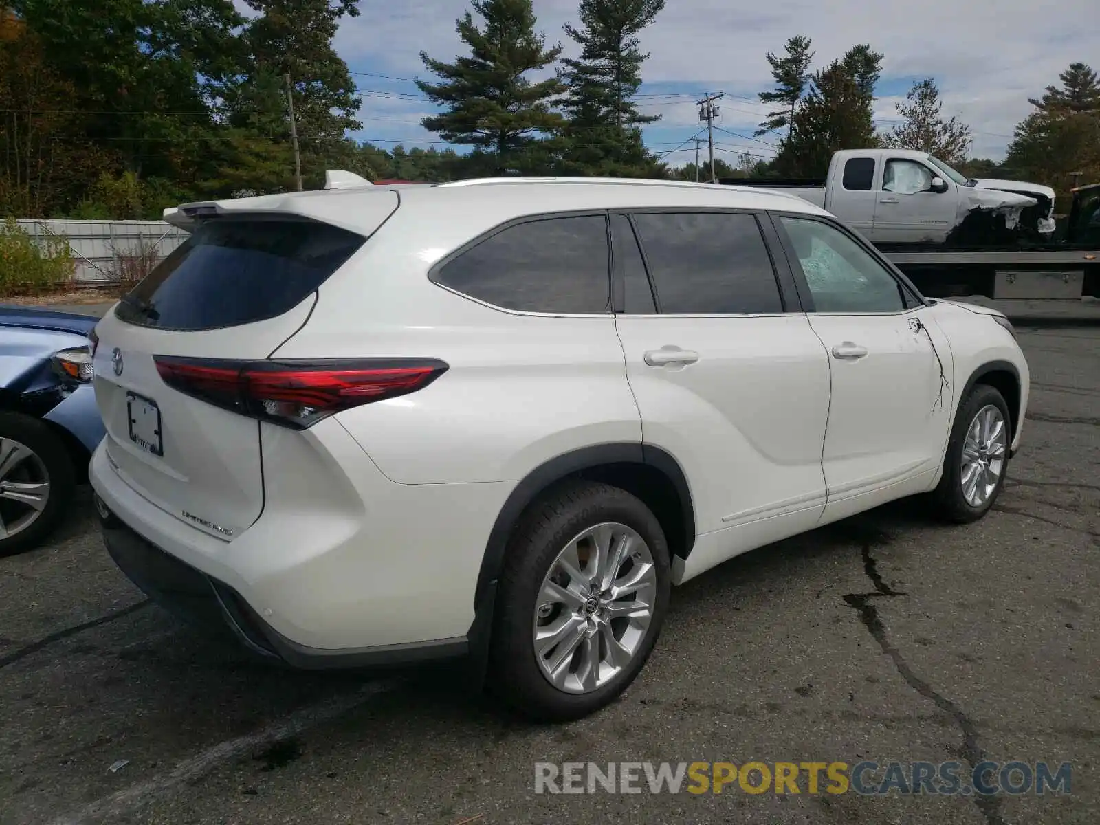 4 Photograph of a damaged car 5TDDZRBH7LS026692 TOYOTA HIGHLANDER 2020