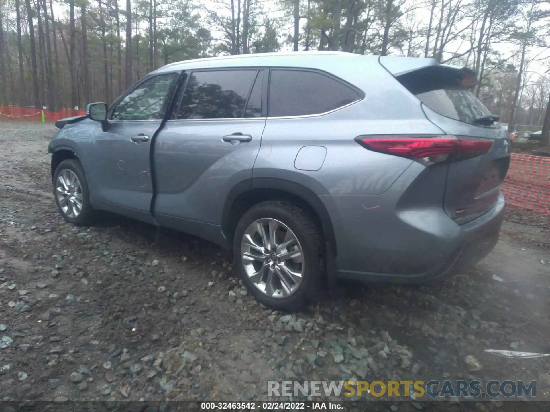 3 Photograph of a damaged car 5TDDZRBH7LS034792 TOYOTA HIGHLANDER 2020