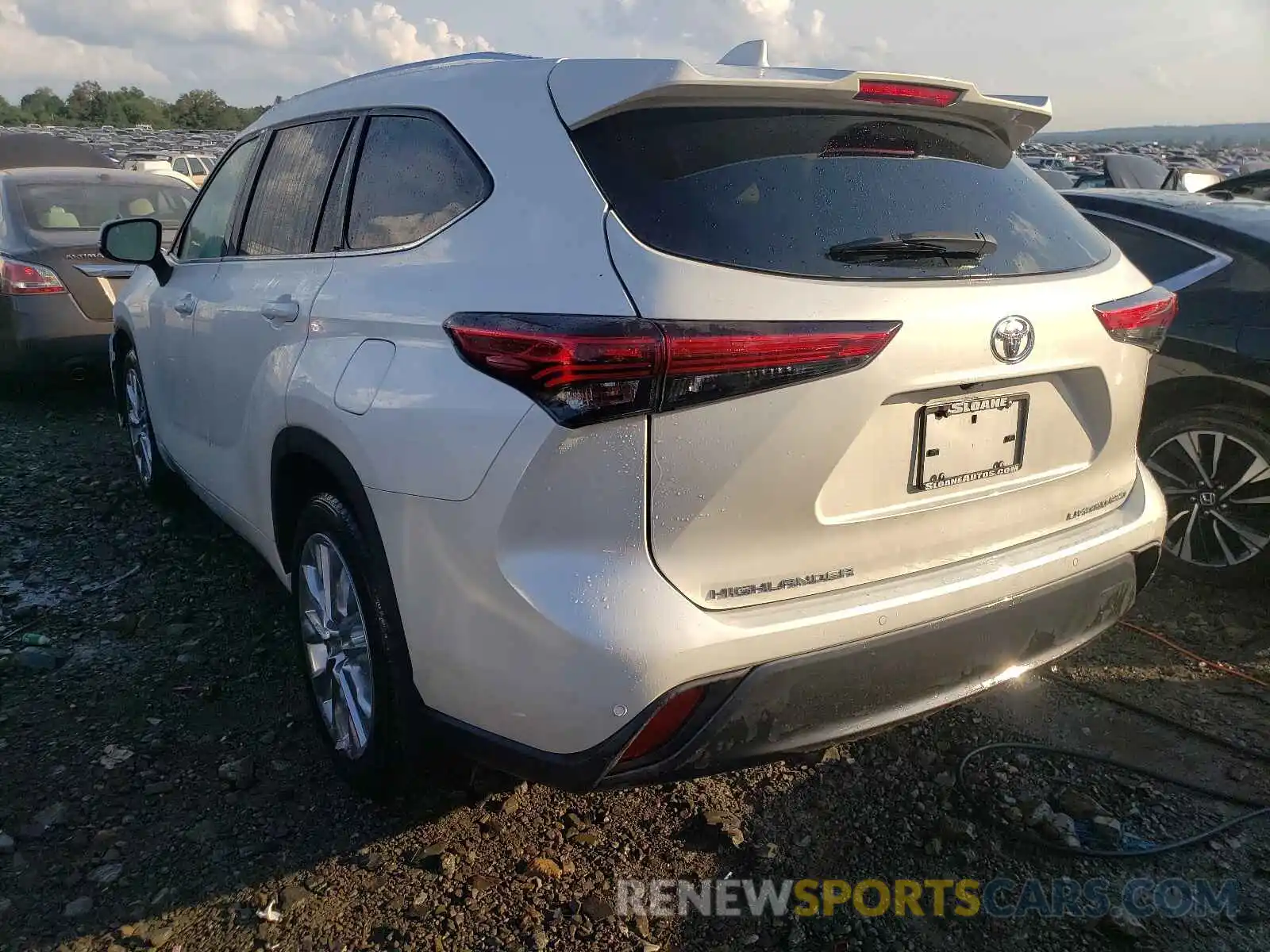 3 Photograph of a damaged car 5TDDZRBH8LS006645 TOYOTA HIGHLANDER 2020