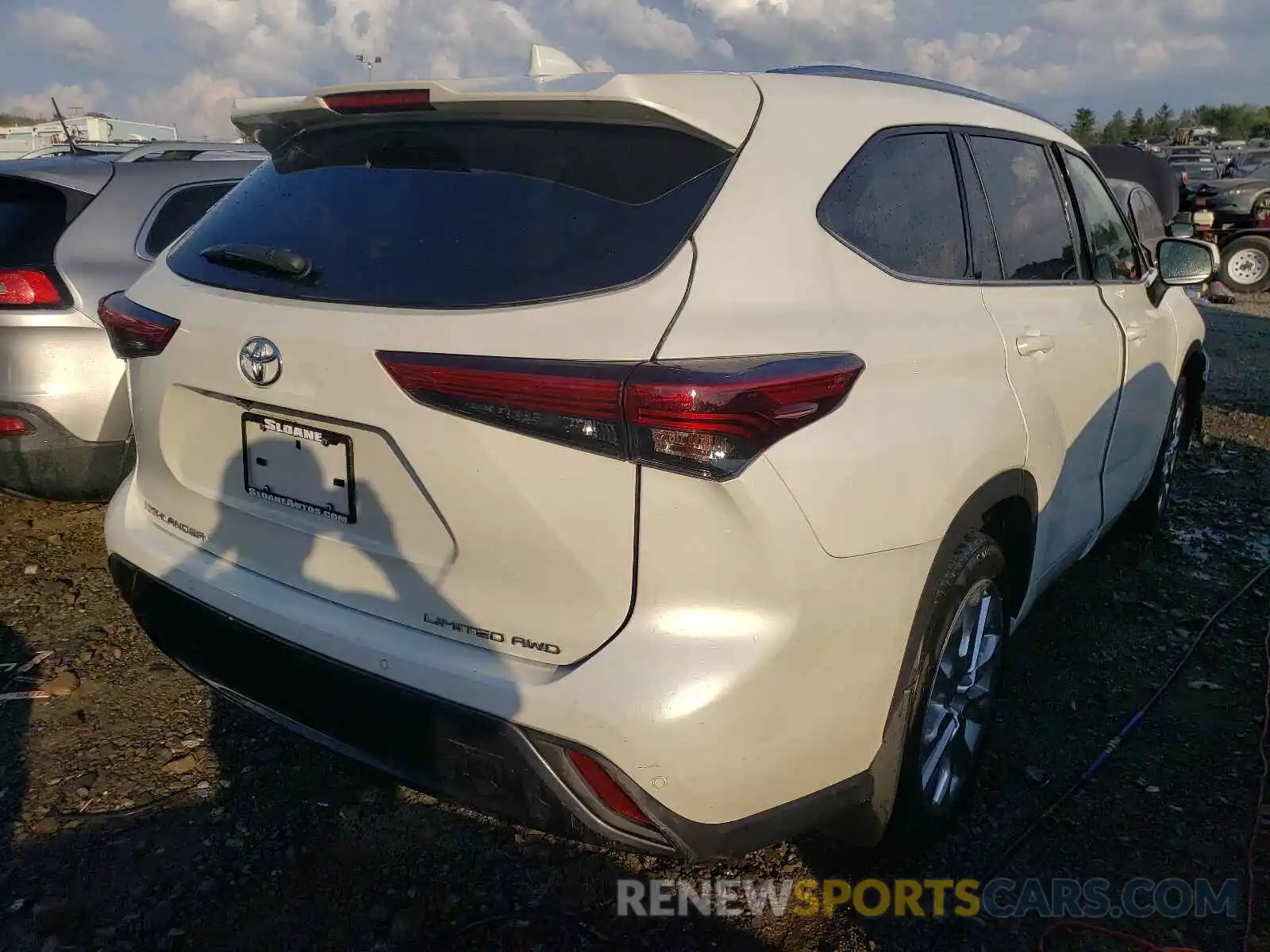 4 Photograph of a damaged car 5TDDZRBH8LS006645 TOYOTA HIGHLANDER 2020