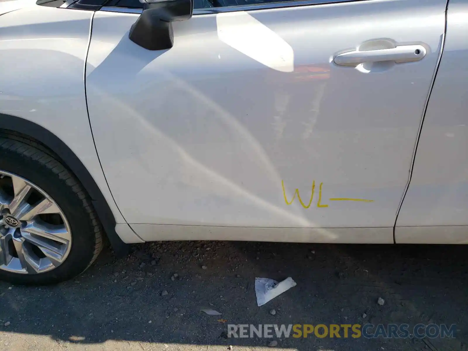 9 Photograph of a damaged car 5TDDZRBH8LS006645 TOYOTA HIGHLANDER 2020