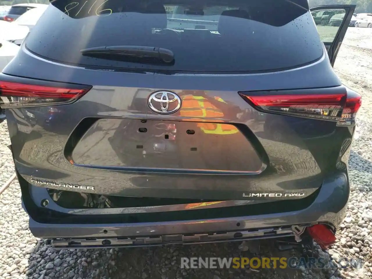 9 Photograph of a damaged car 5TDDZRBH8LS018116 TOYOTA HIGHLANDER 2020