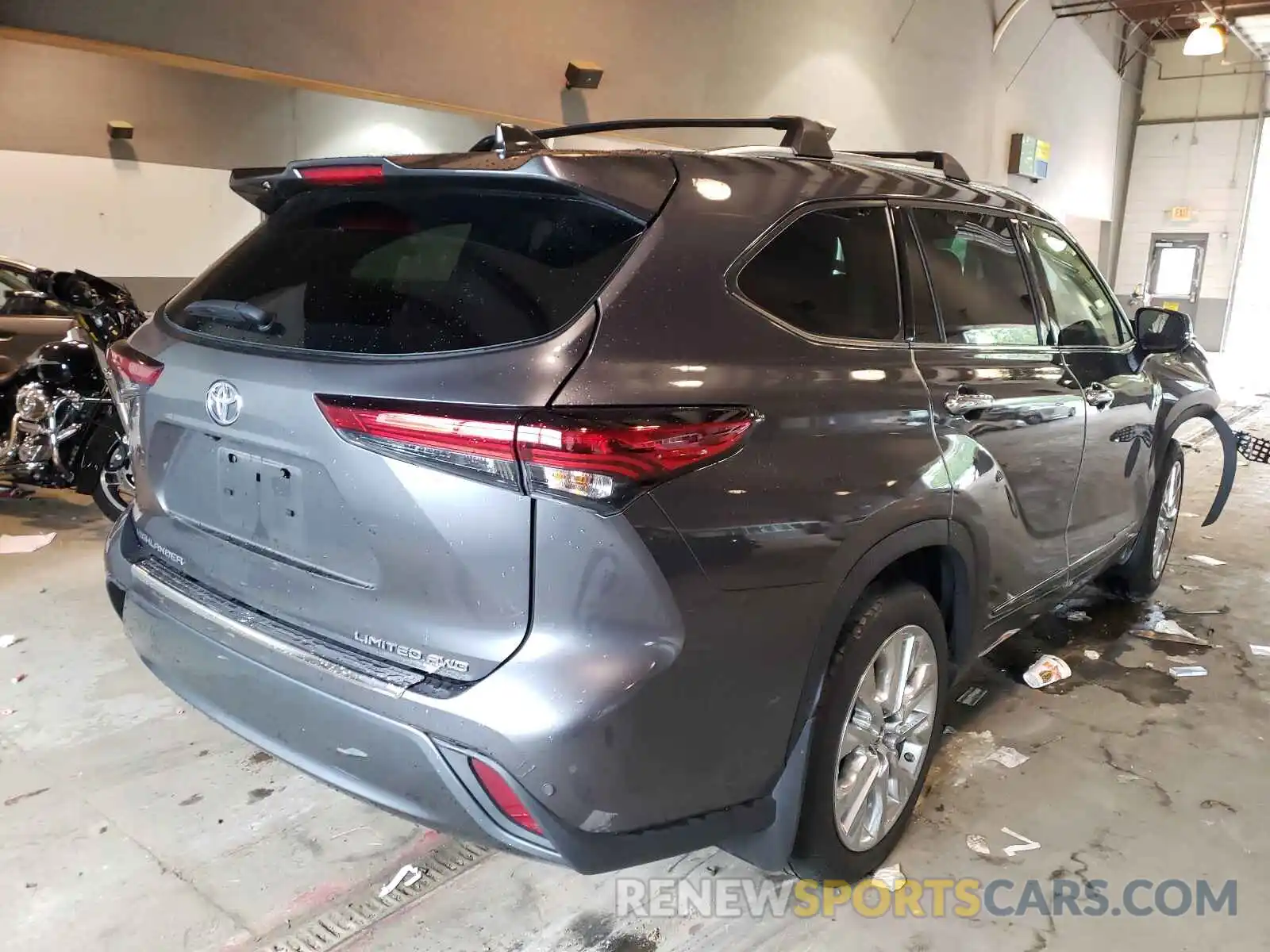 4 Photograph of a damaged car 5TDDZRBH8LS039726 TOYOTA HIGHLANDER 2020